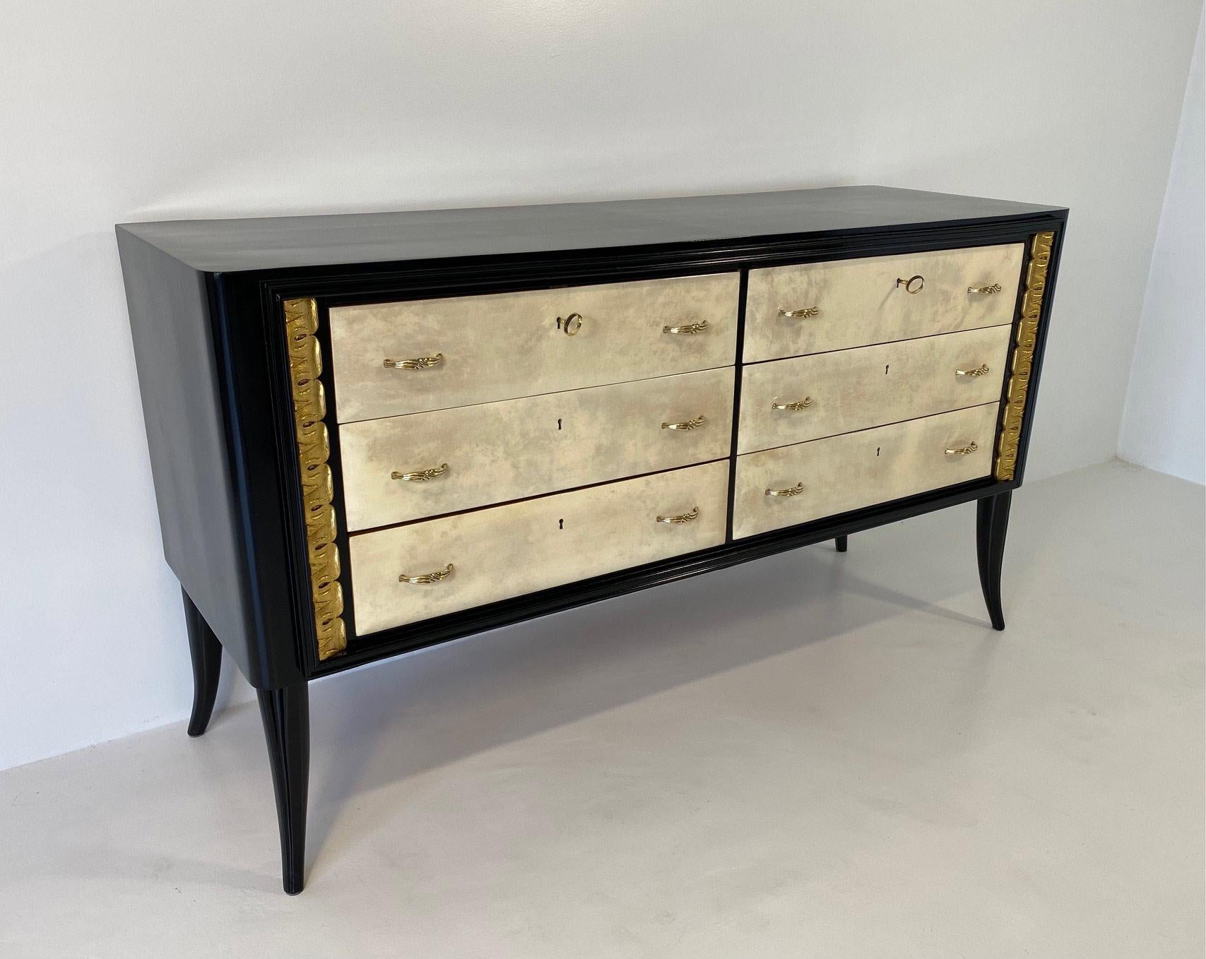 Italian Art Deco Parchment, Black Lacquer and Gold Leaf Dresser, 1940s In Good Condition In Meda, MB