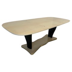 Table italienne Art déco en parchemin, laiton et laque noire, Attr. à Dassi, années 40
