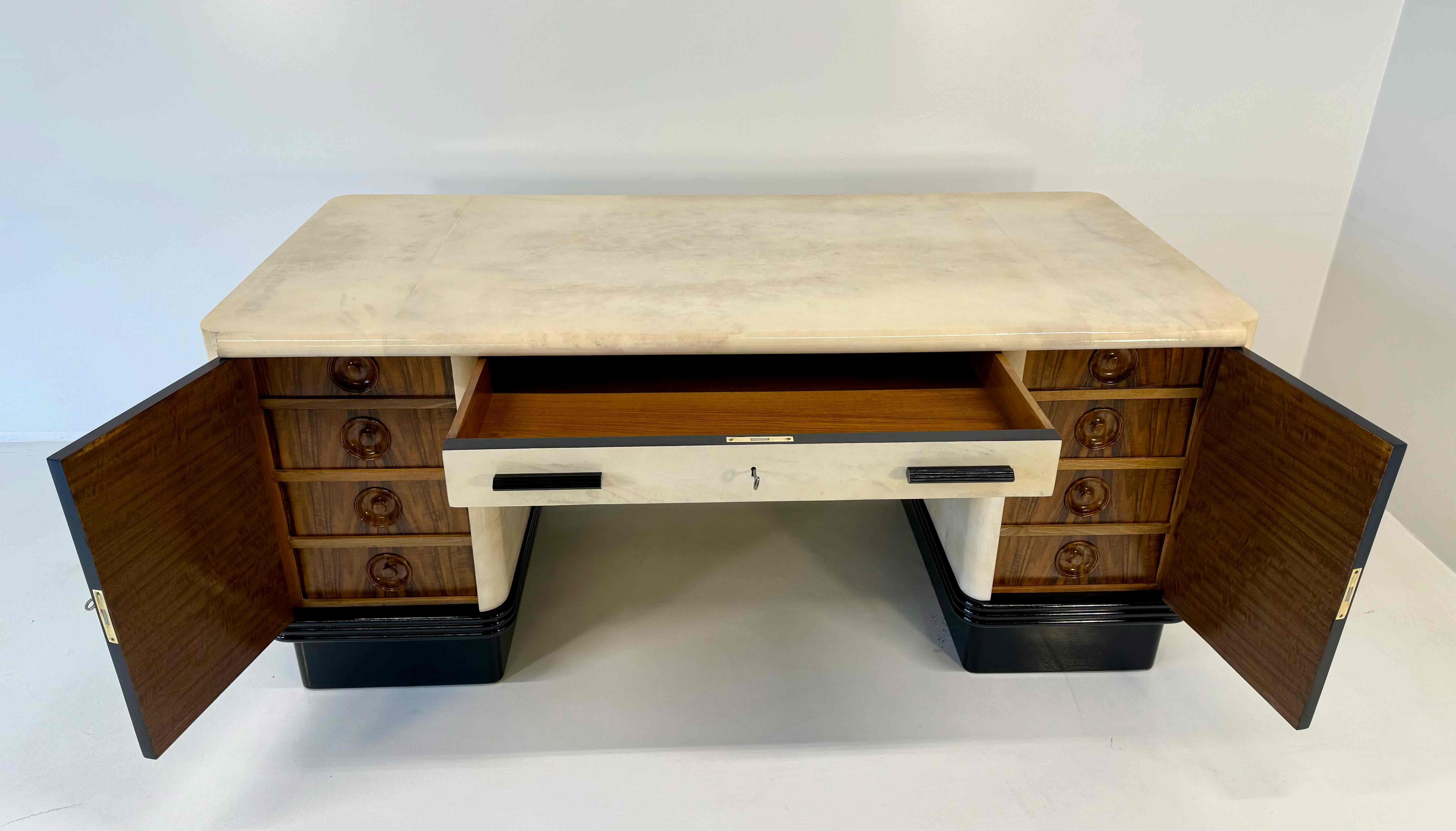 Bureau à parchemin Art déco italien attribué à Osvaldo Borsani, années 1940 en vente 3