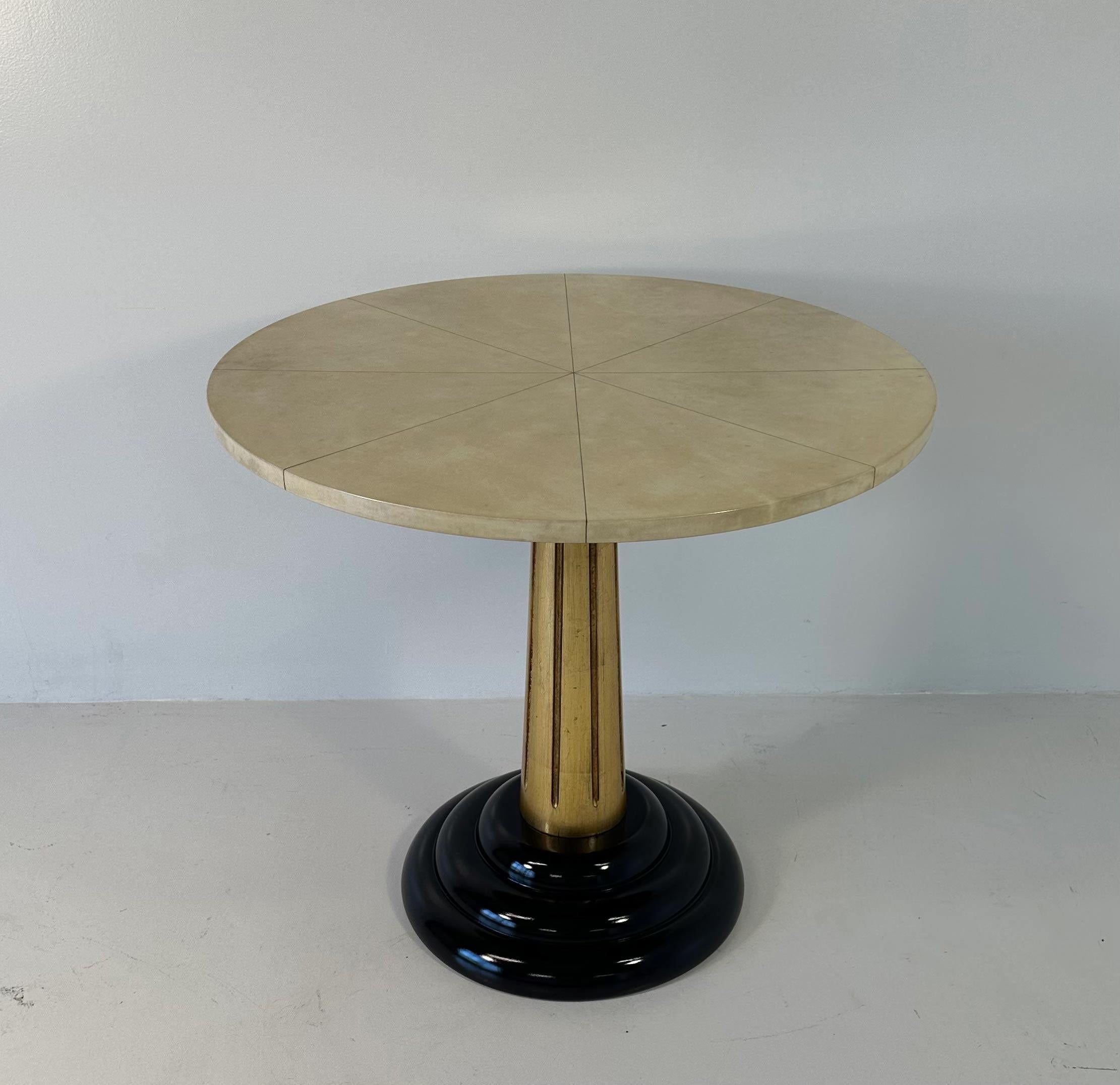 Italian Art Deco Parchment, Gold Leaf and Black Lacquered Coffee Table, 1980s In Good Condition For Sale In Meda, MB
