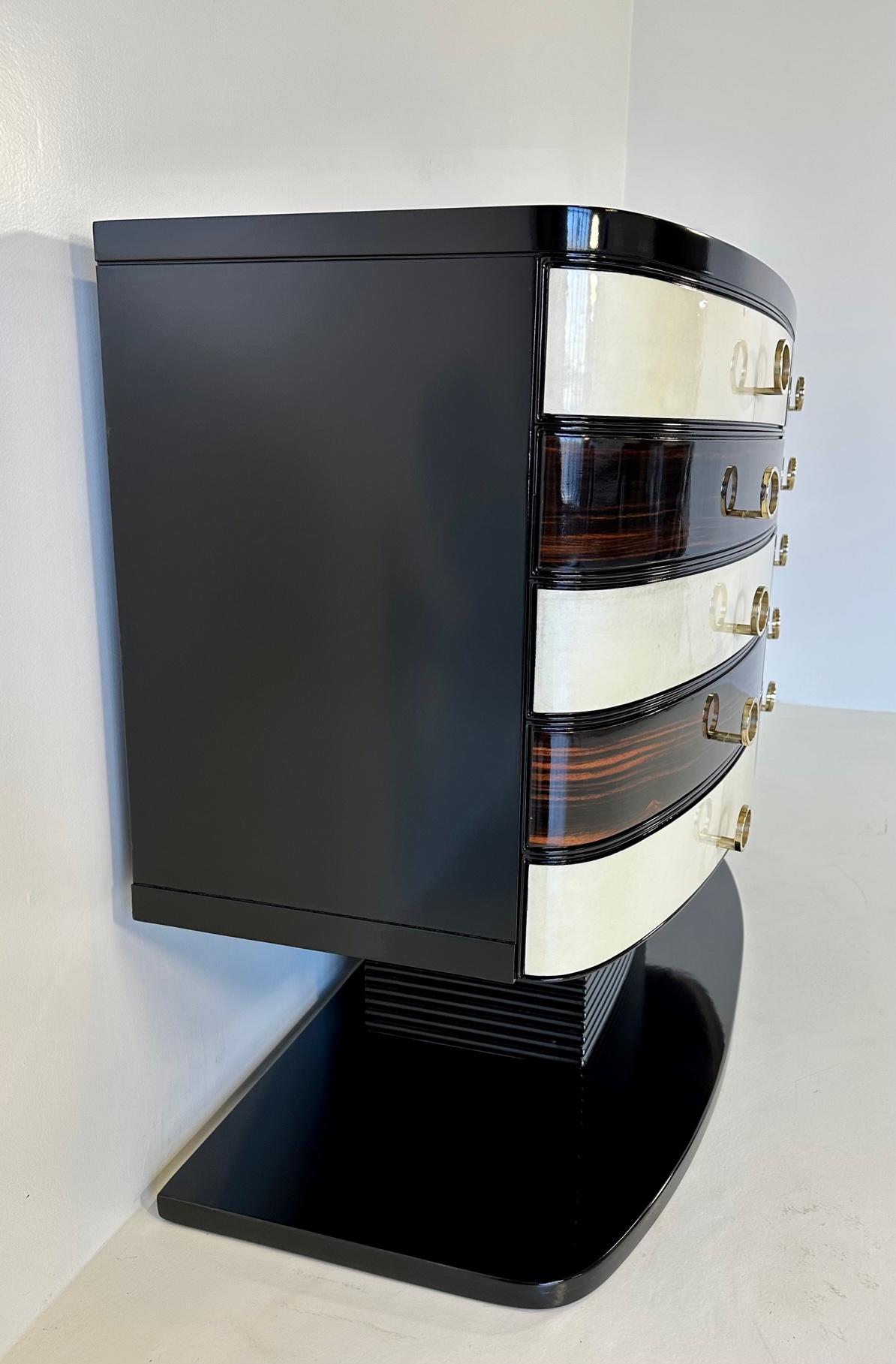 Italian Art Deco Parchment, Macassar and Black Lacquer Chest of Drawers, 1950s 1