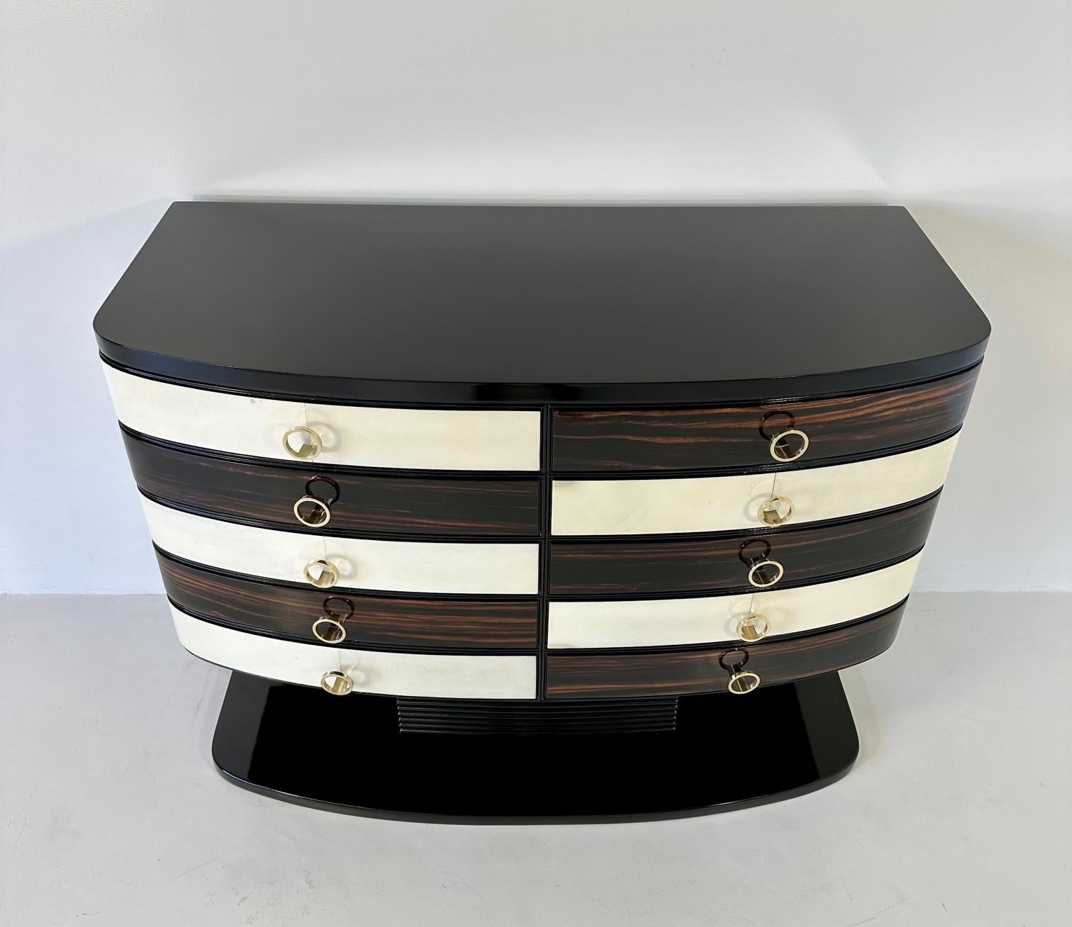 Italian Art Deco Parchment, Macassar and Black Lacquer Chest of Drawers, 1950s 4