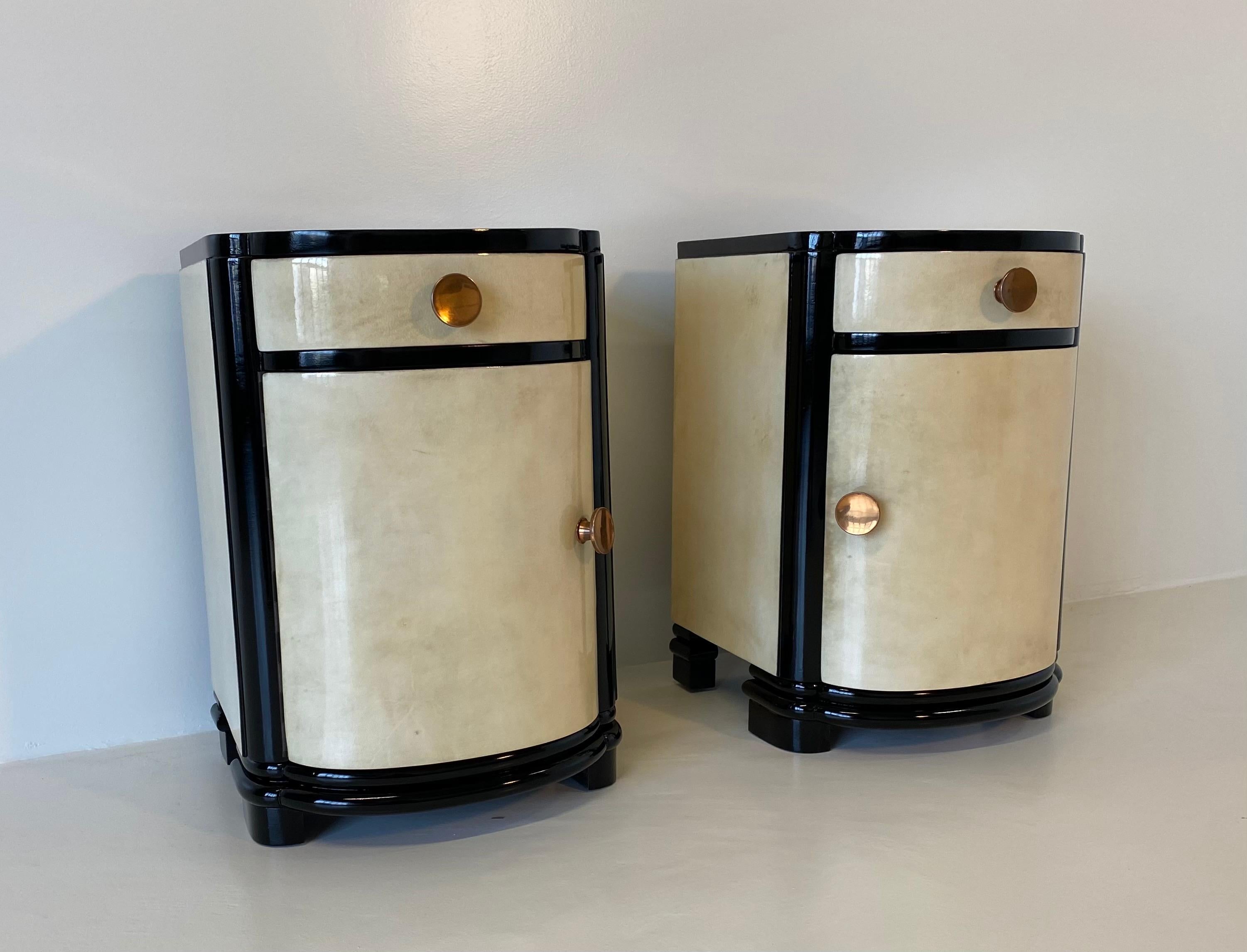 Italian Art Deco Parchment Nightstands, 1930s In Good Condition In Meda, MB