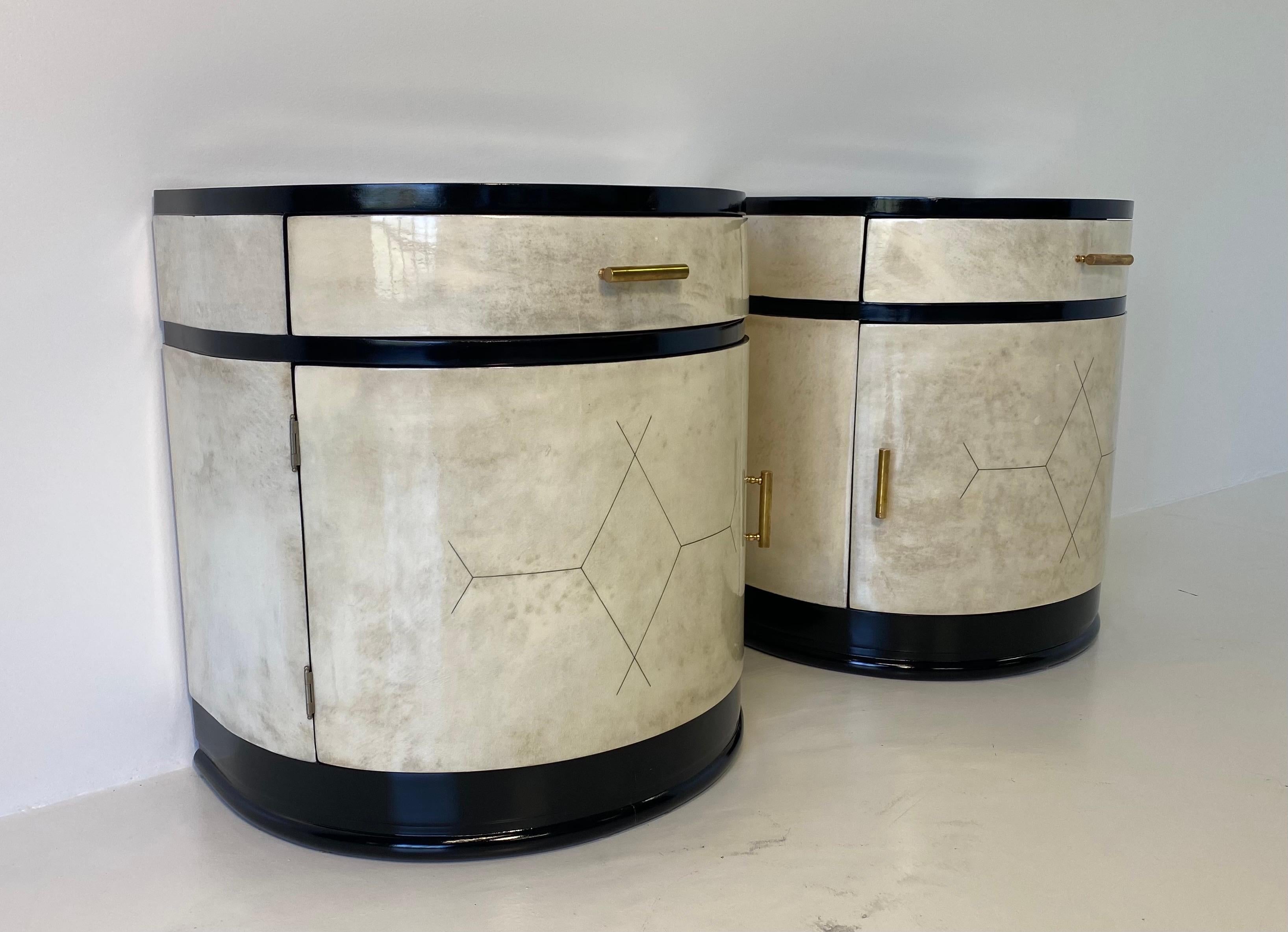 Italian Art Deco Parchment Nightstands, 1930s In Good Condition In Meda, MB