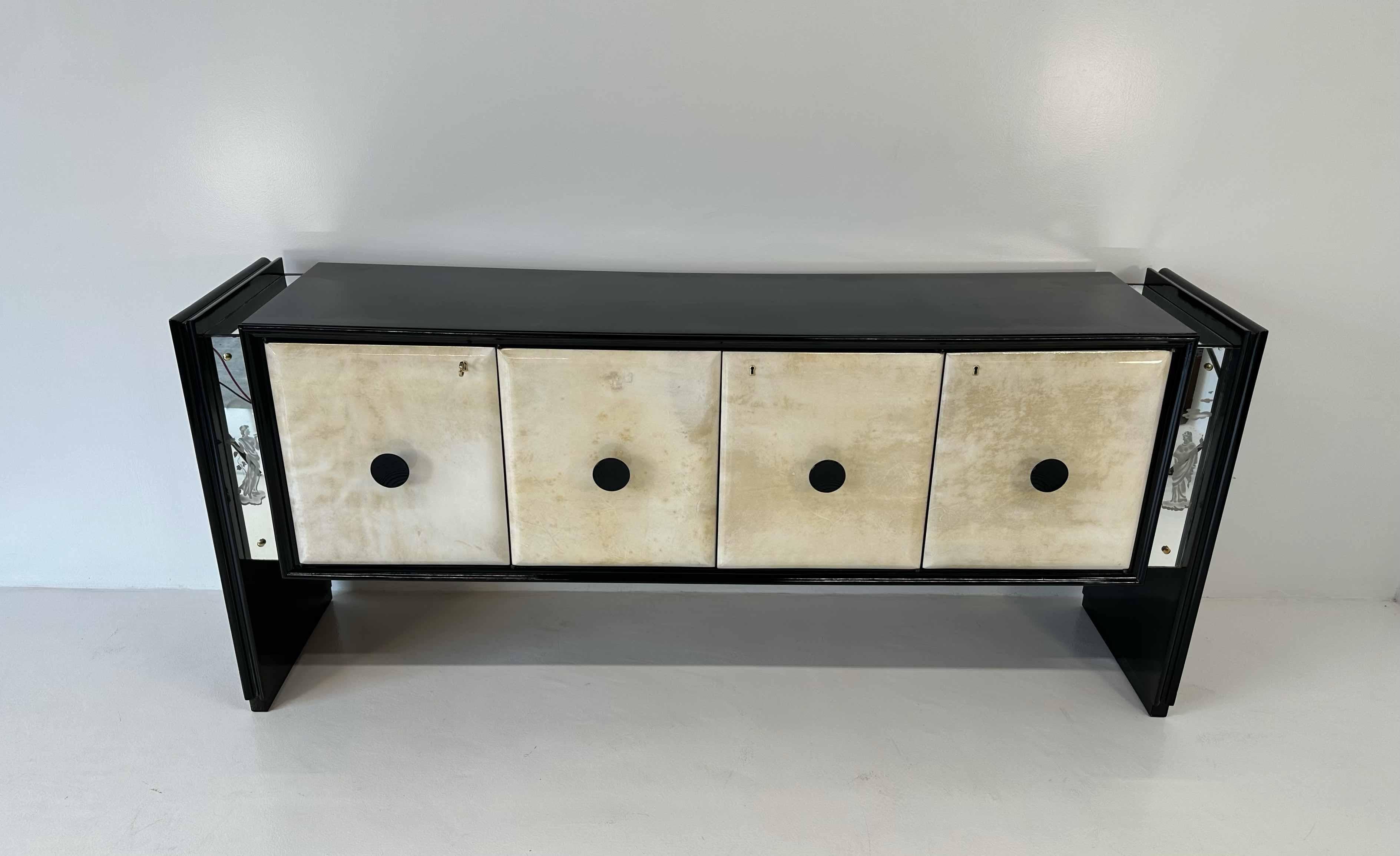 Italienisches Art déco-Sideboard aus Pergament, sandgestrahlten Spiegeln und schwarzem Sideboard, 1940er Jahre (Mitte des 20. Jahrhunderts) im Angebot