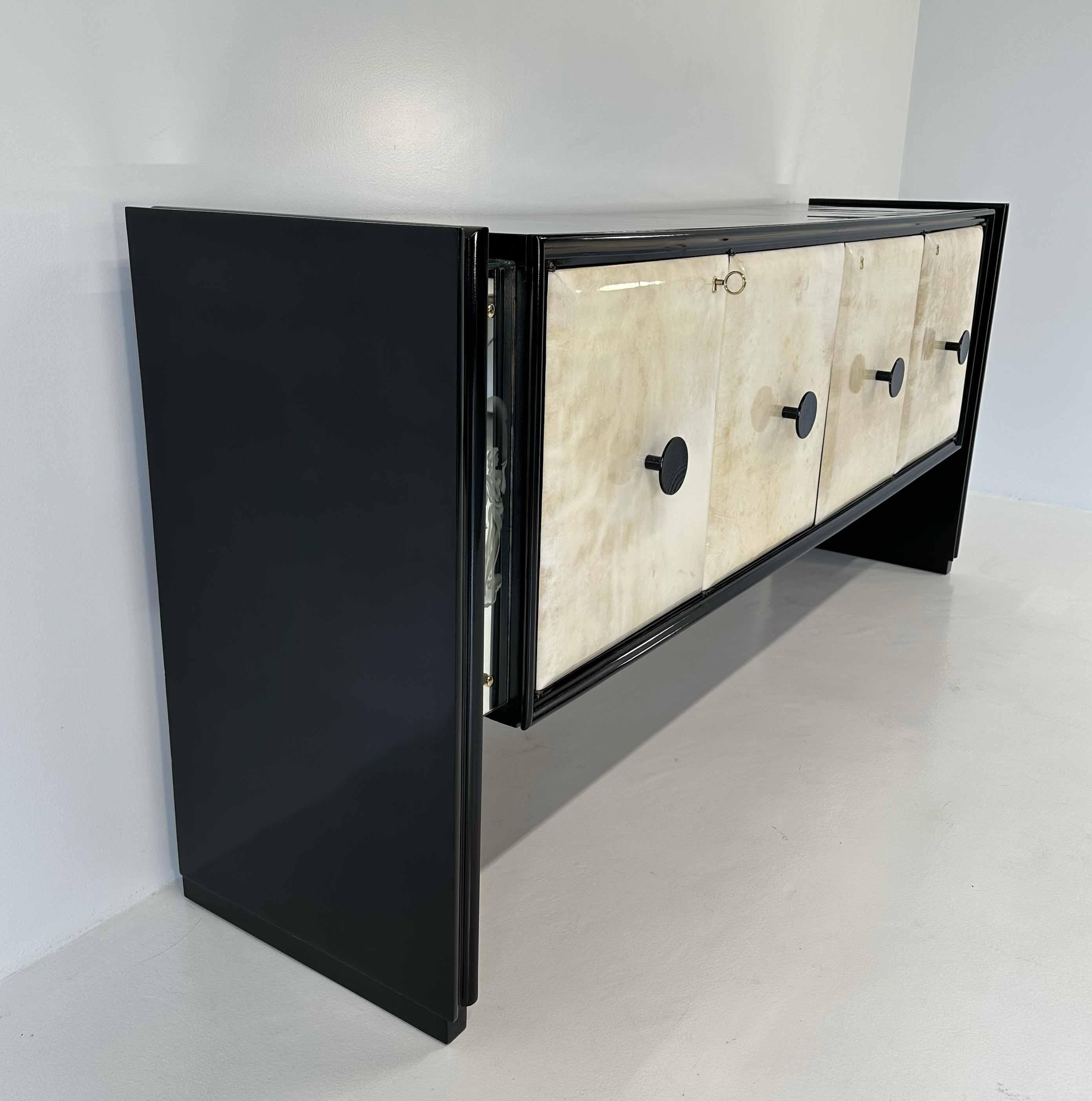 Italienisches Art déco-Sideboard aus Pergament, sandgestrahlten Spiegeln und schwarzem Sideboard, 1940er Jahre im Angebot 3