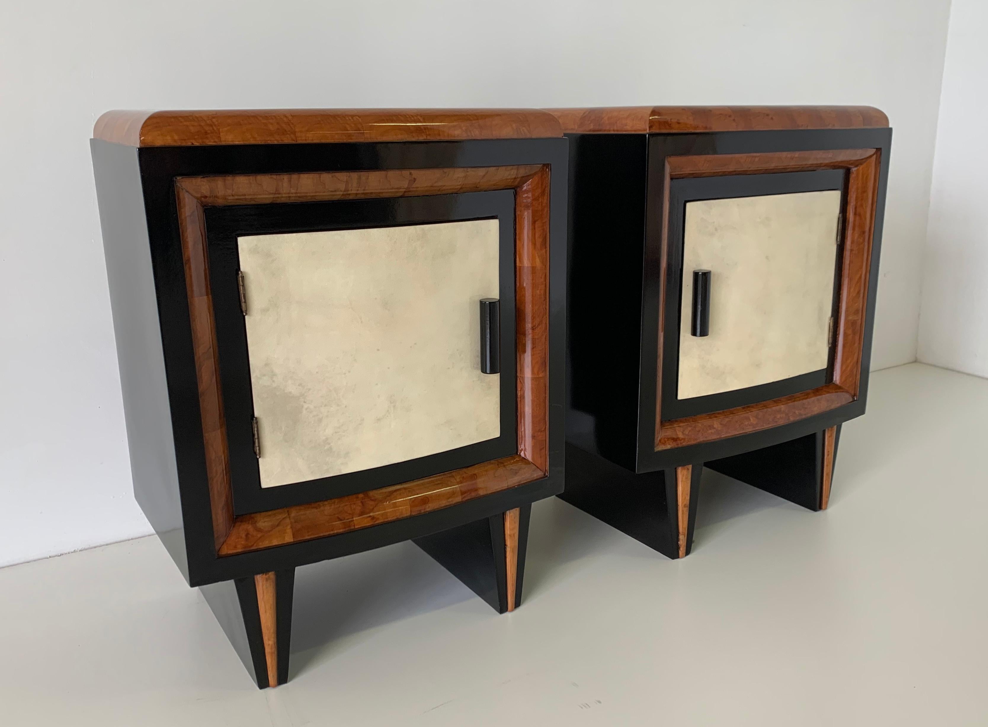 Italian Art Deco Parchment, Walnut and Black Nightstands, 1930s In Good Condition In Meda, MB