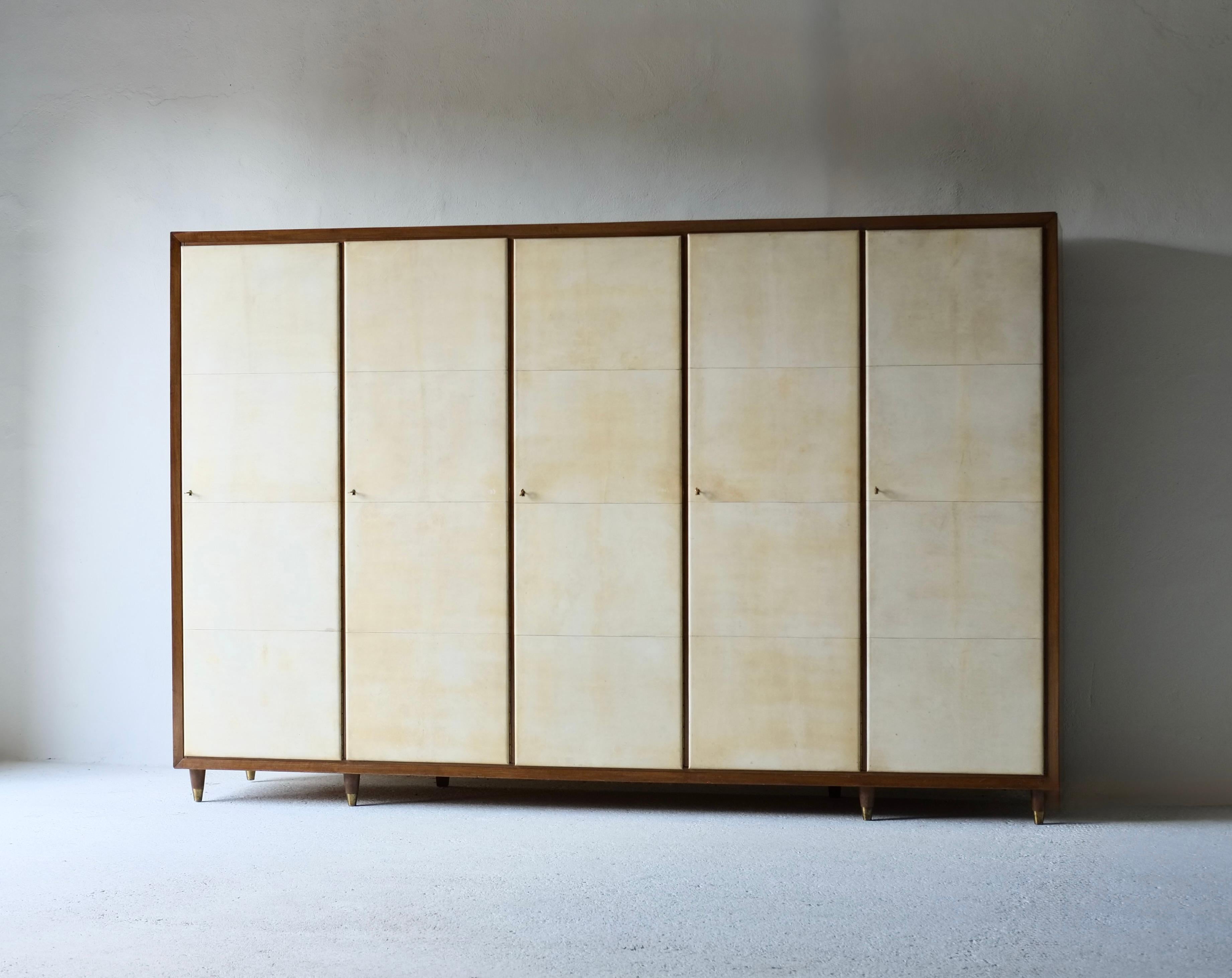 Italienischer Art Deco Pergament Kleiderschrank im Angebot 4