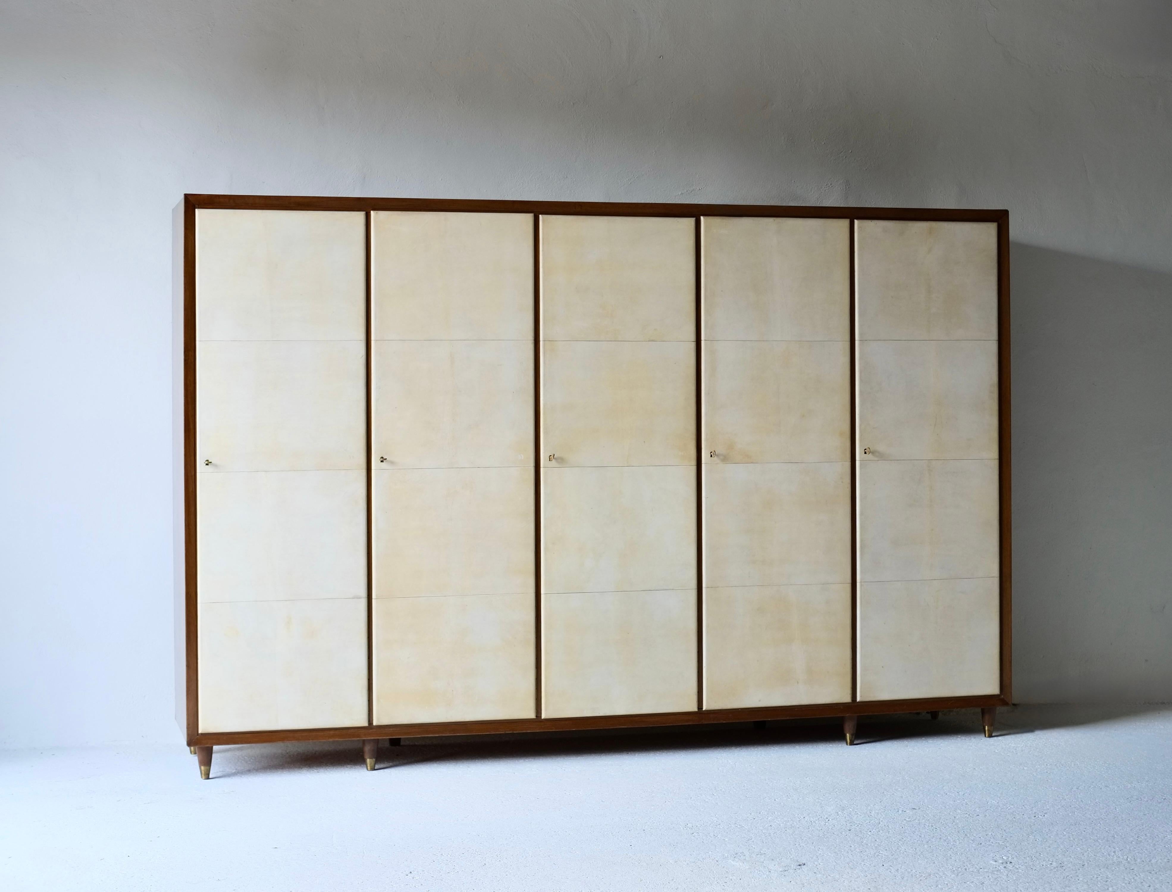 Italienischer Art Deco Pergament Kleiderschrank im Angebot 5