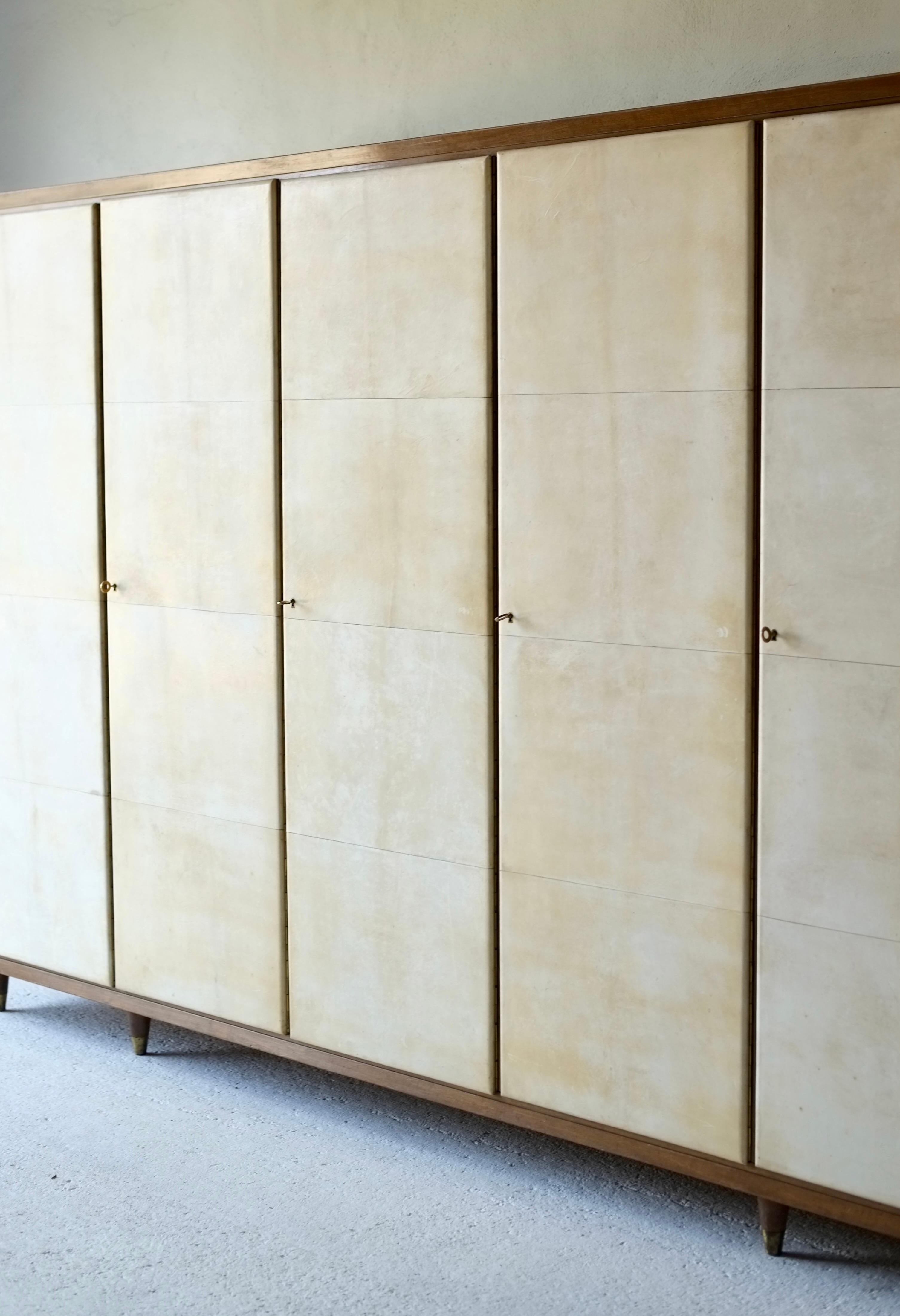 Italienischer Art Deco Pergament Kleiderschrank im Angebot 8
