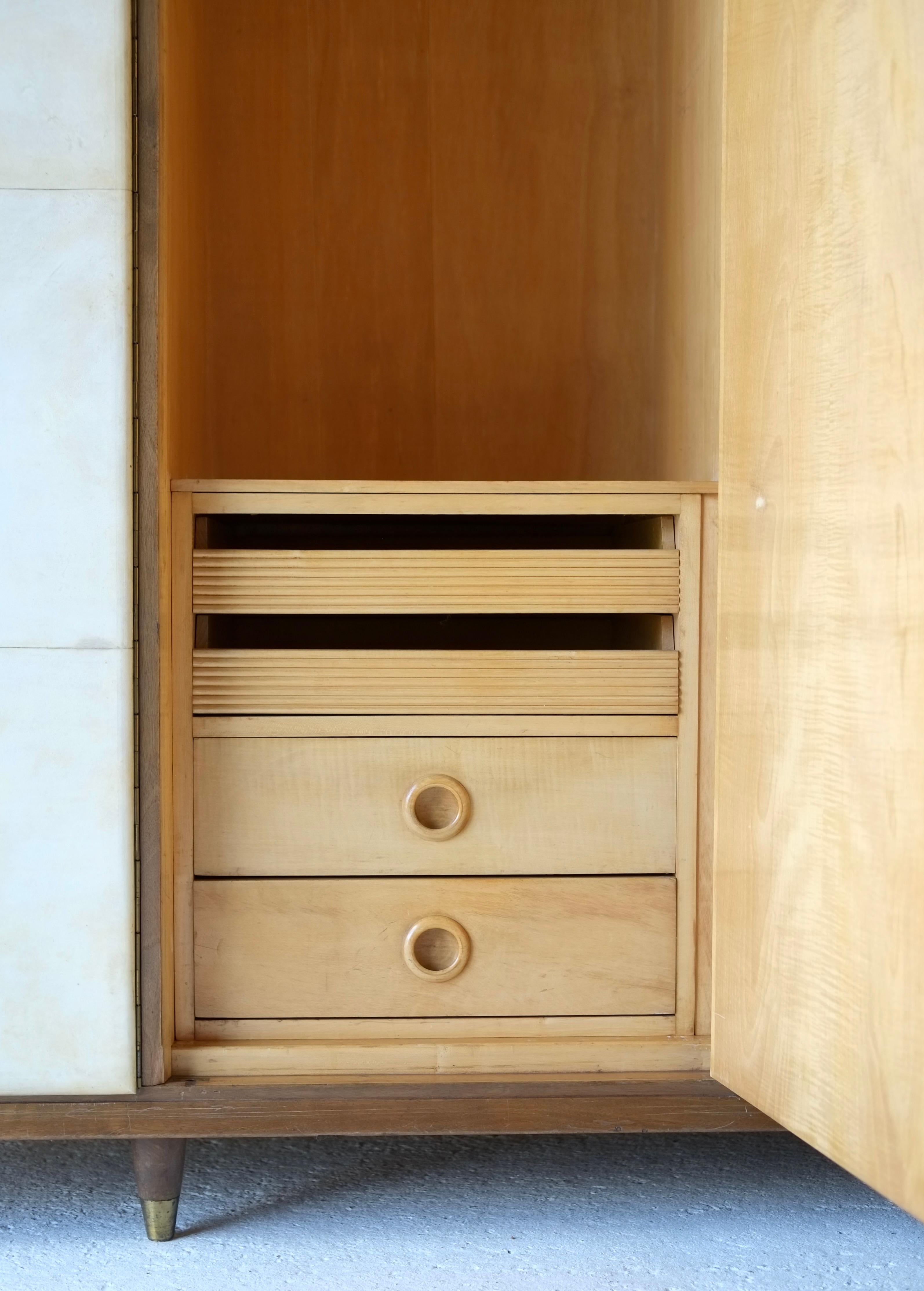 Italienischer Art Deco Pergament Kleiderschrank im Angebot 12