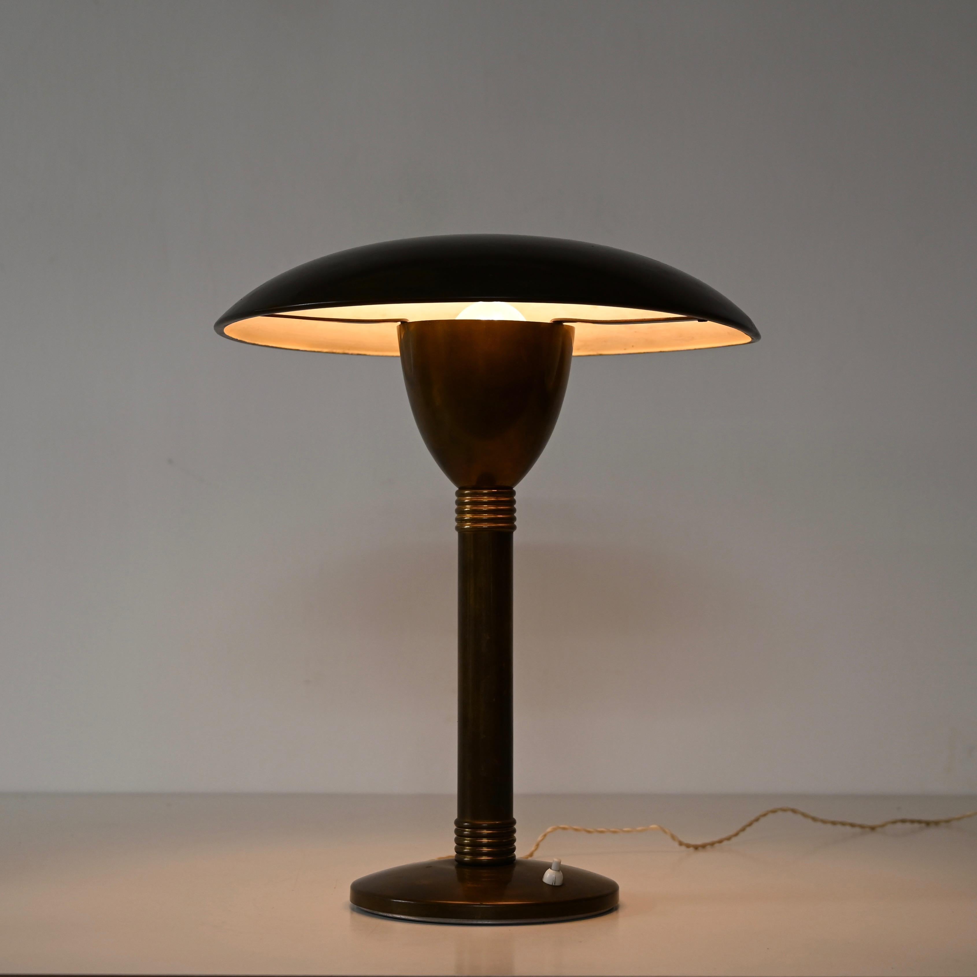 Lampe de table Art déco italienne en laiton patiné avec champignon, Italie, années 1940 en vente 7