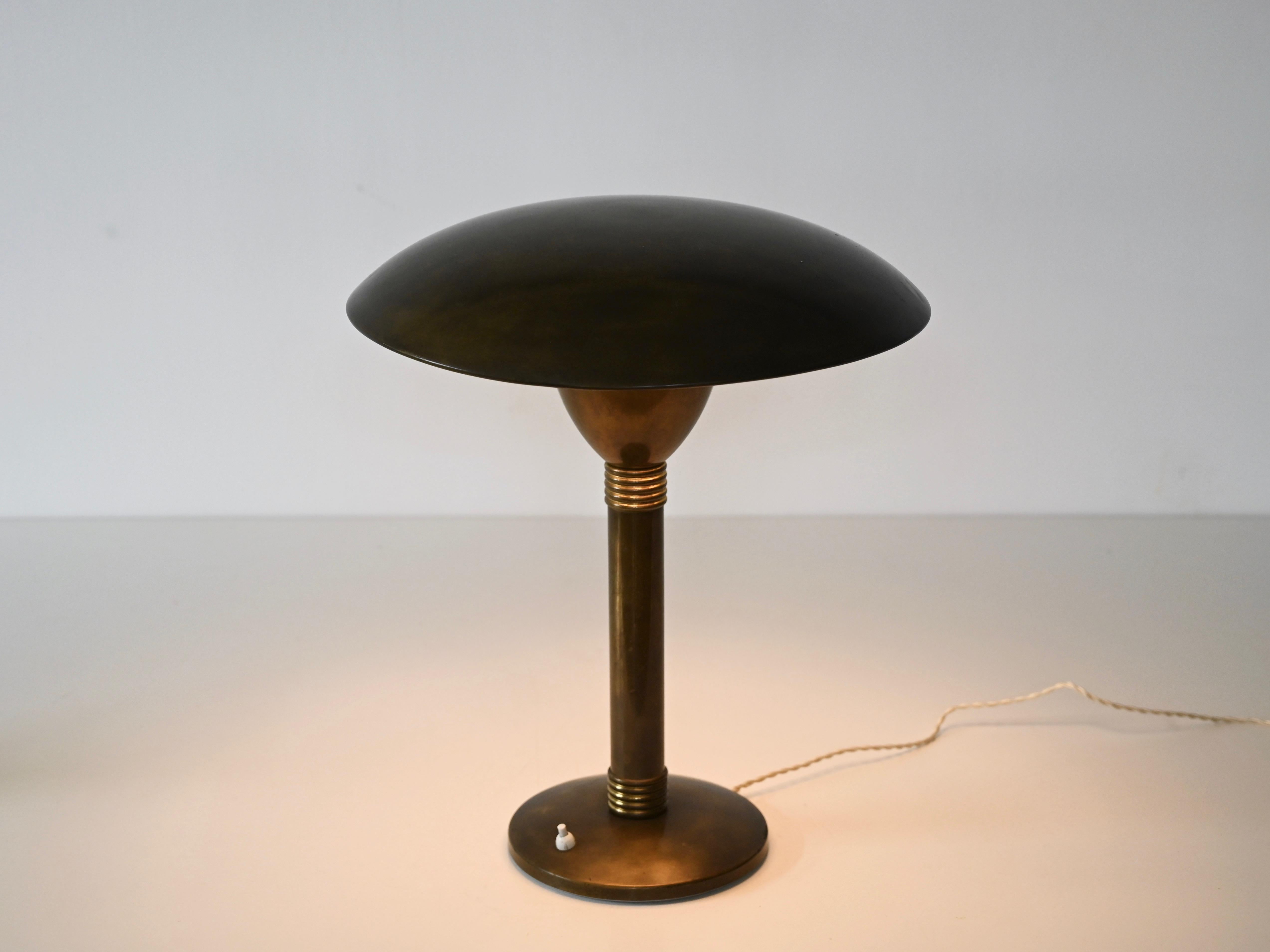 Lampe de table Art déco italienne en laiton patiné avec champignon, Italie, années 1940 Bon état - En vente à Roma, IT