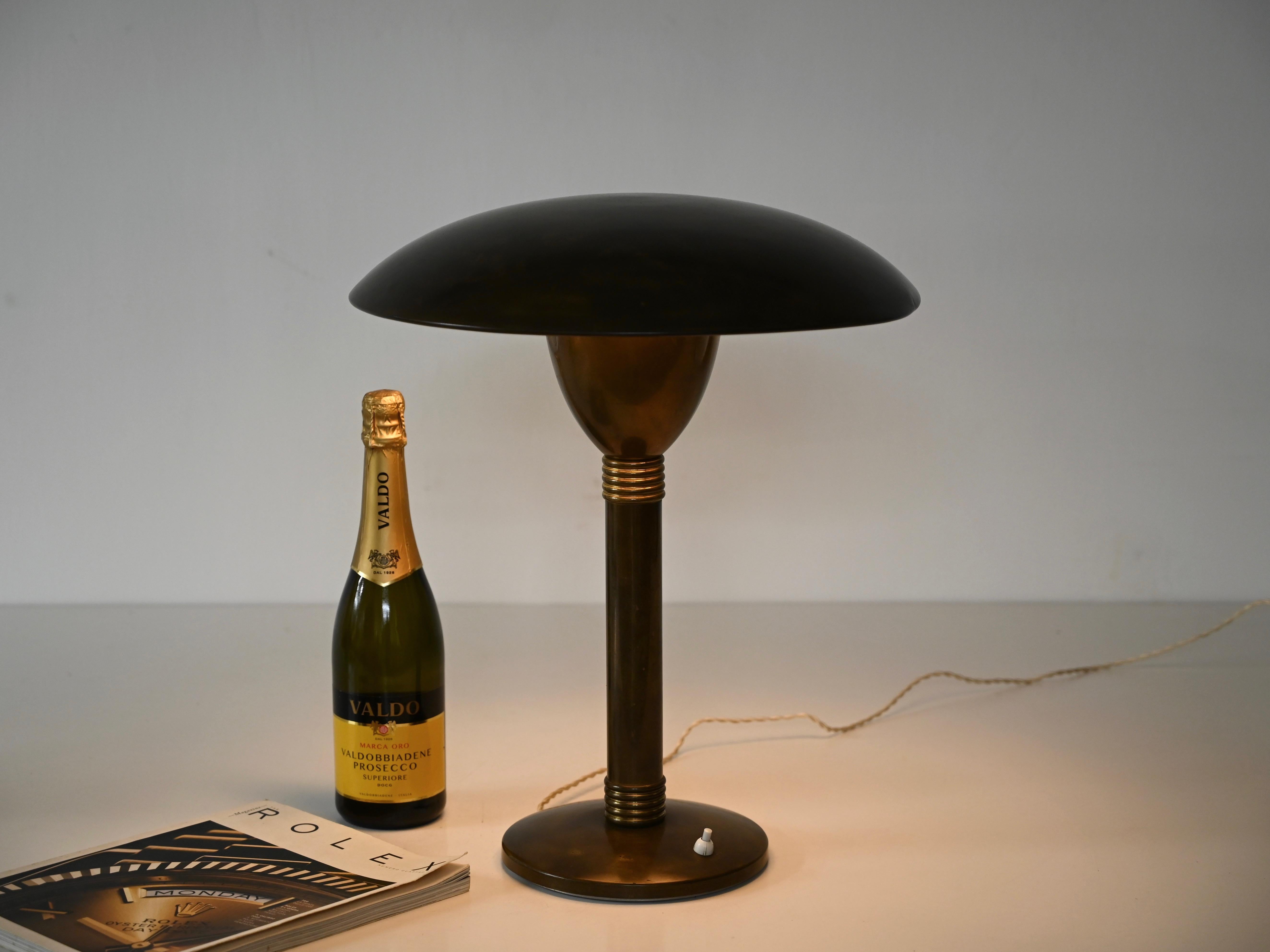 Lampe de table Art déco italienne en laiton patiné avec champignon, Italie, années 1940 en vente 2