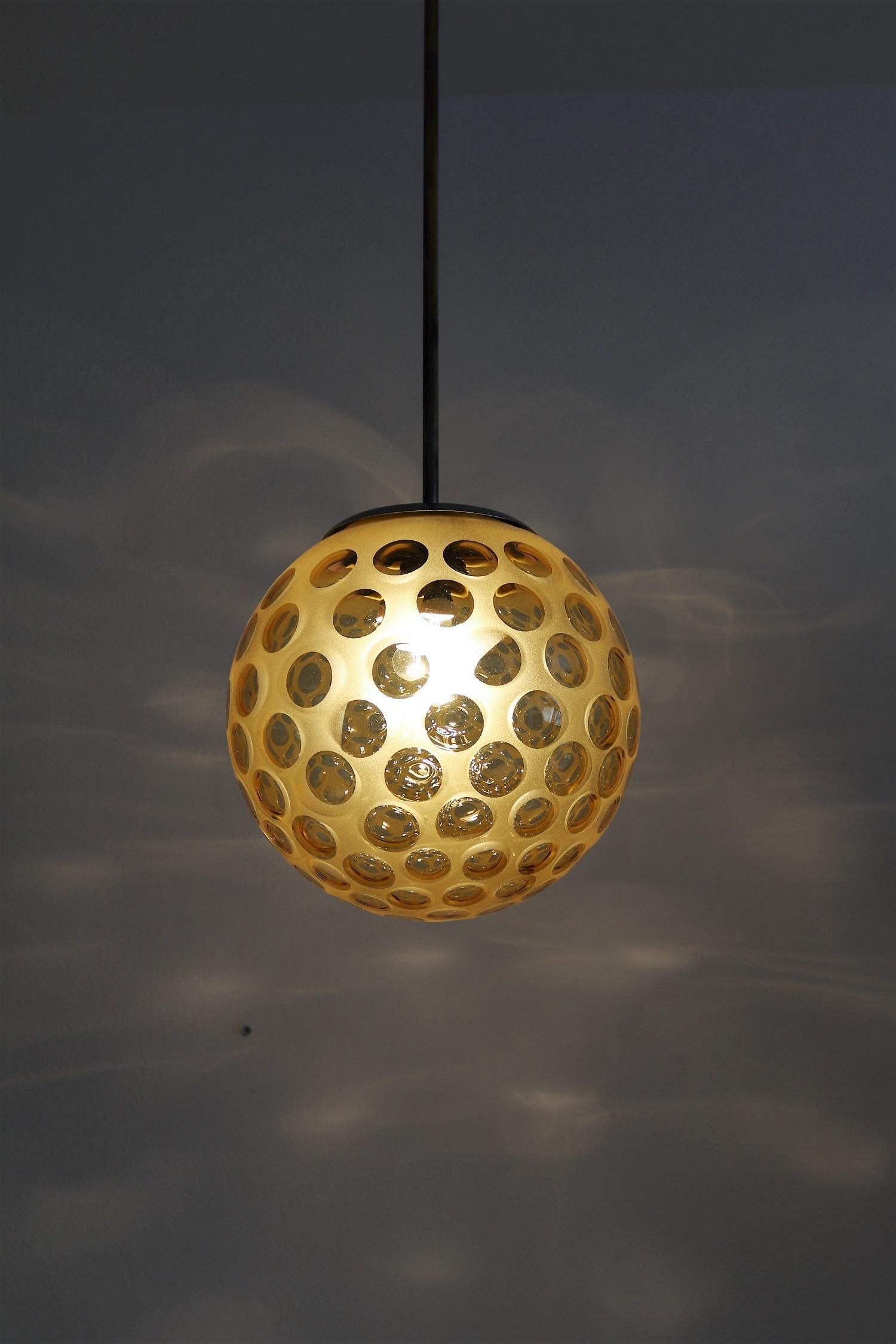 Italian Art Deco Pendant Lamp with Frosted Glass Globe, 1940s In Good Condition For Sale In Morazzone, Varese