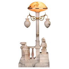 Lampada in alabastro intagliato di epoca Art Carved con Pierrot e Colombina