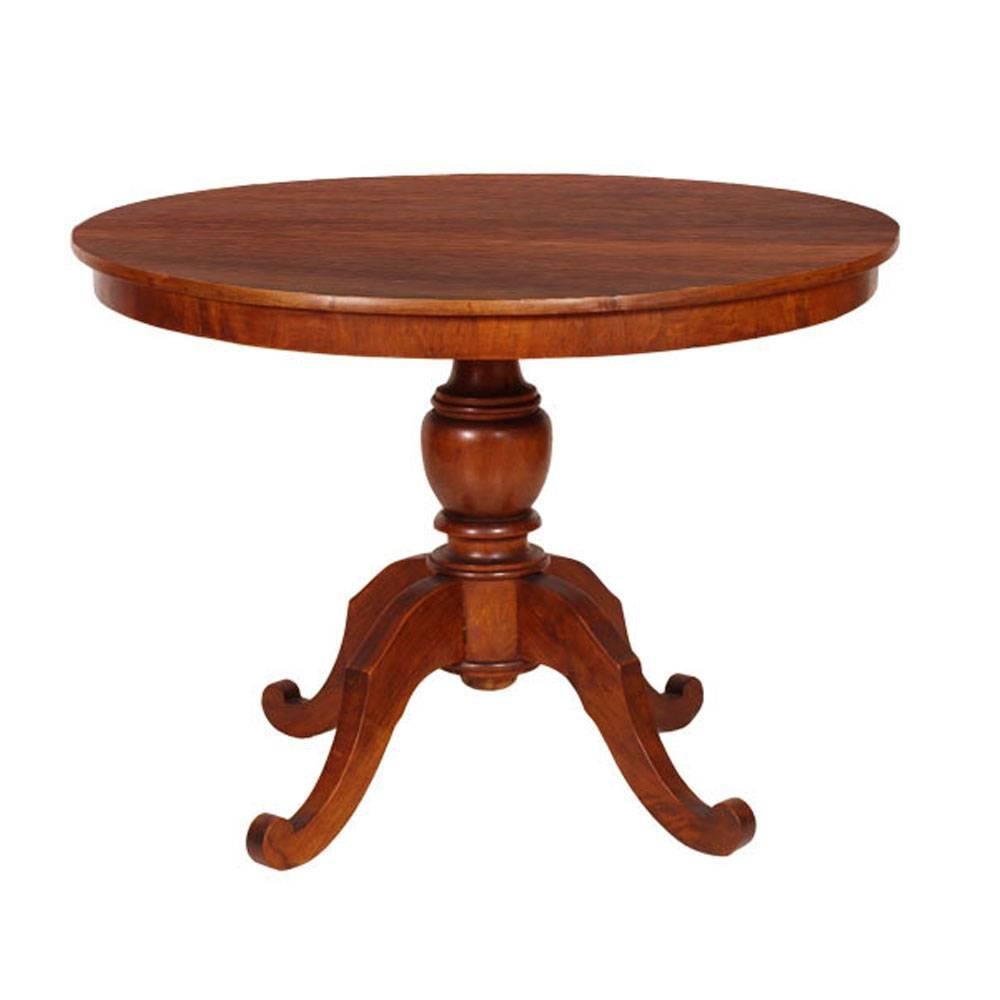 Italian Art Deco Period Round Table Turned Central Leg and Carved Feet in Walnut