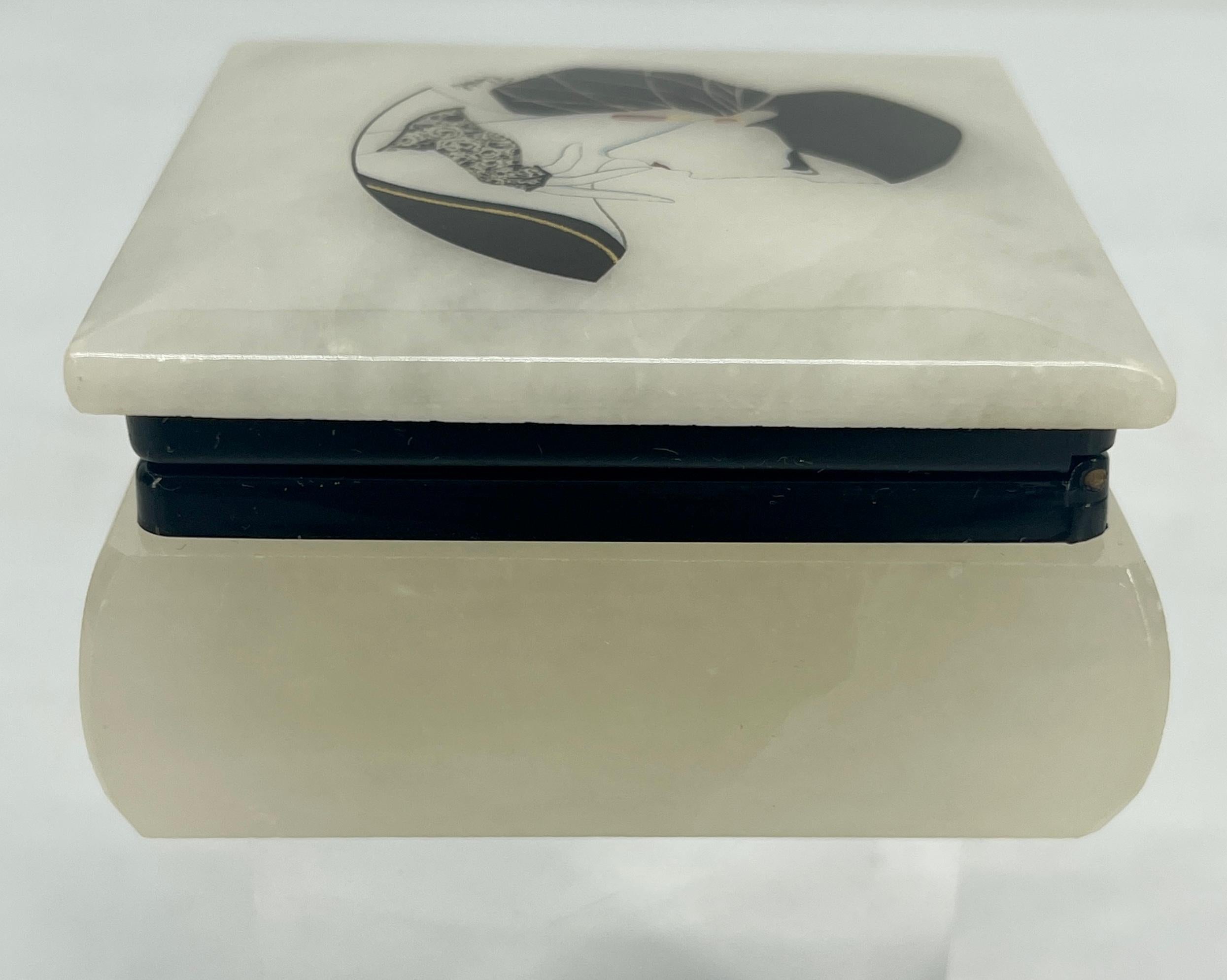 20ième siècle Petite boîte à bijoux en albâtre Art déco italien, vers 1920 en vente