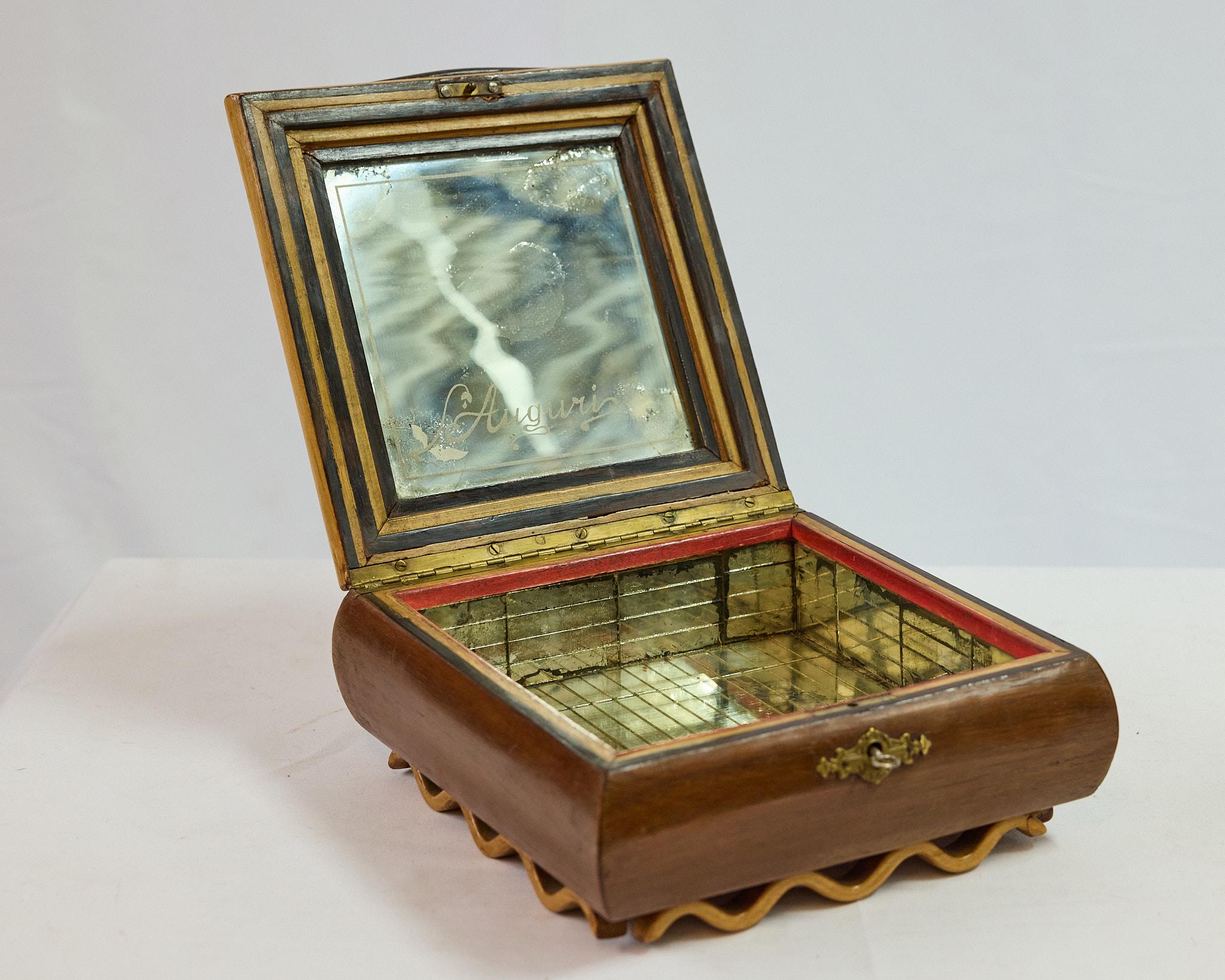 Italian Art Deco Pyramidal Shaped Trinket Box w Mirrored Interior, Circa 1920s For Sale 6