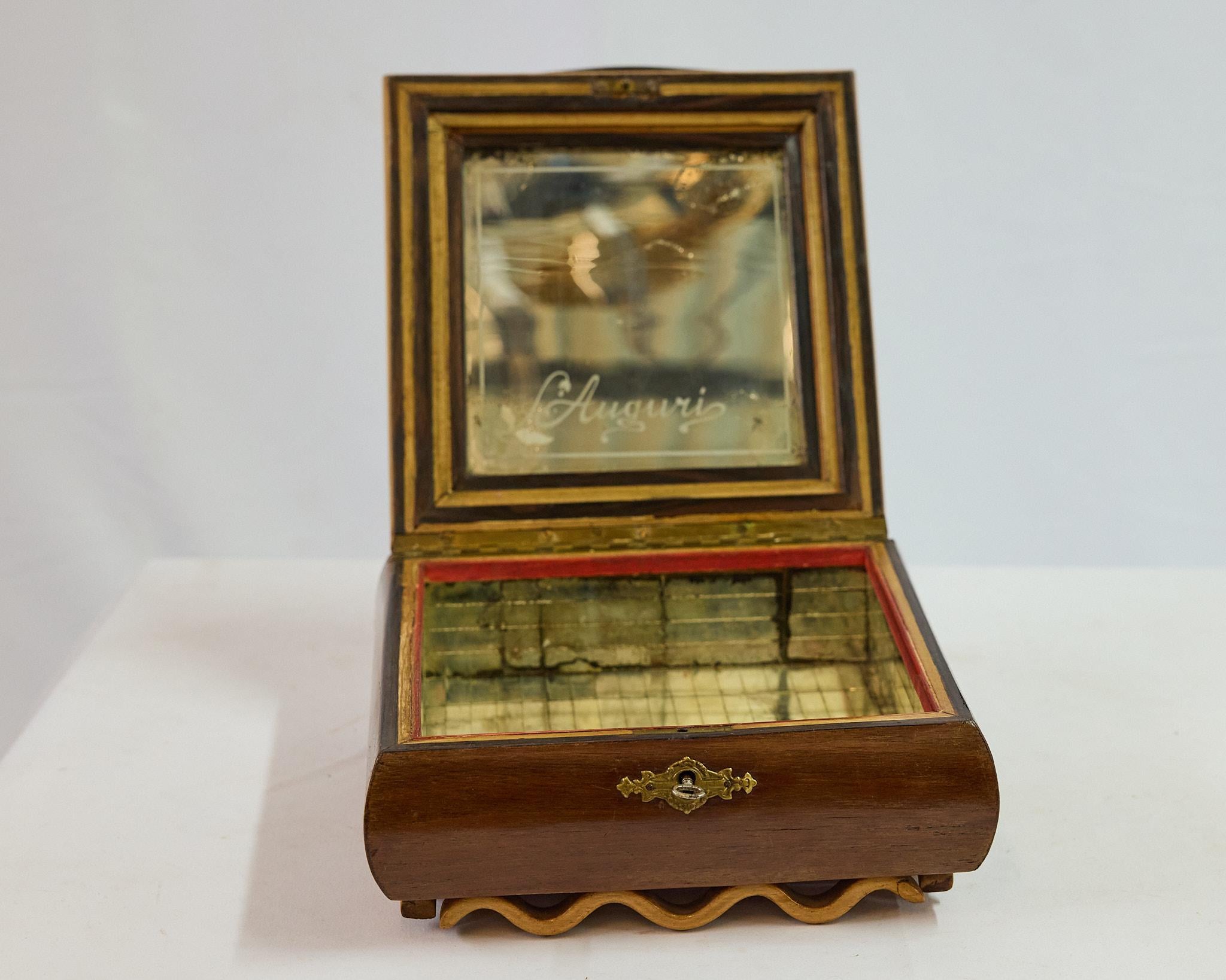 Italian Art Deco Pyramidal Shaped Trinket Box w Mirrored Interior, Circa 1920s For Sale 7