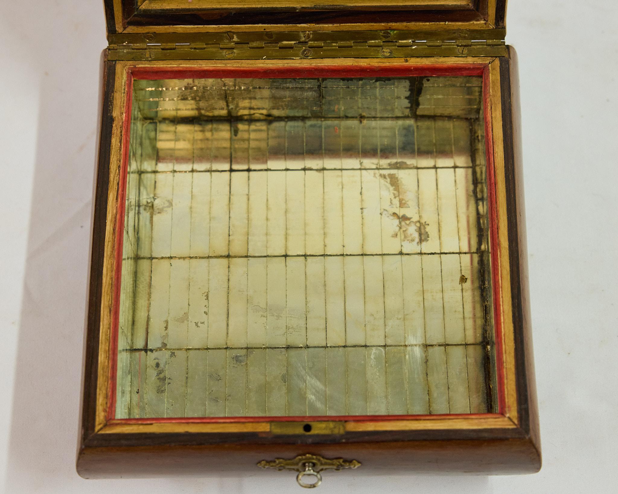Italian Art Deco Pyramidal Shaped Trinket Box w Mirrored Interior, Circa 1920s For Sale 9