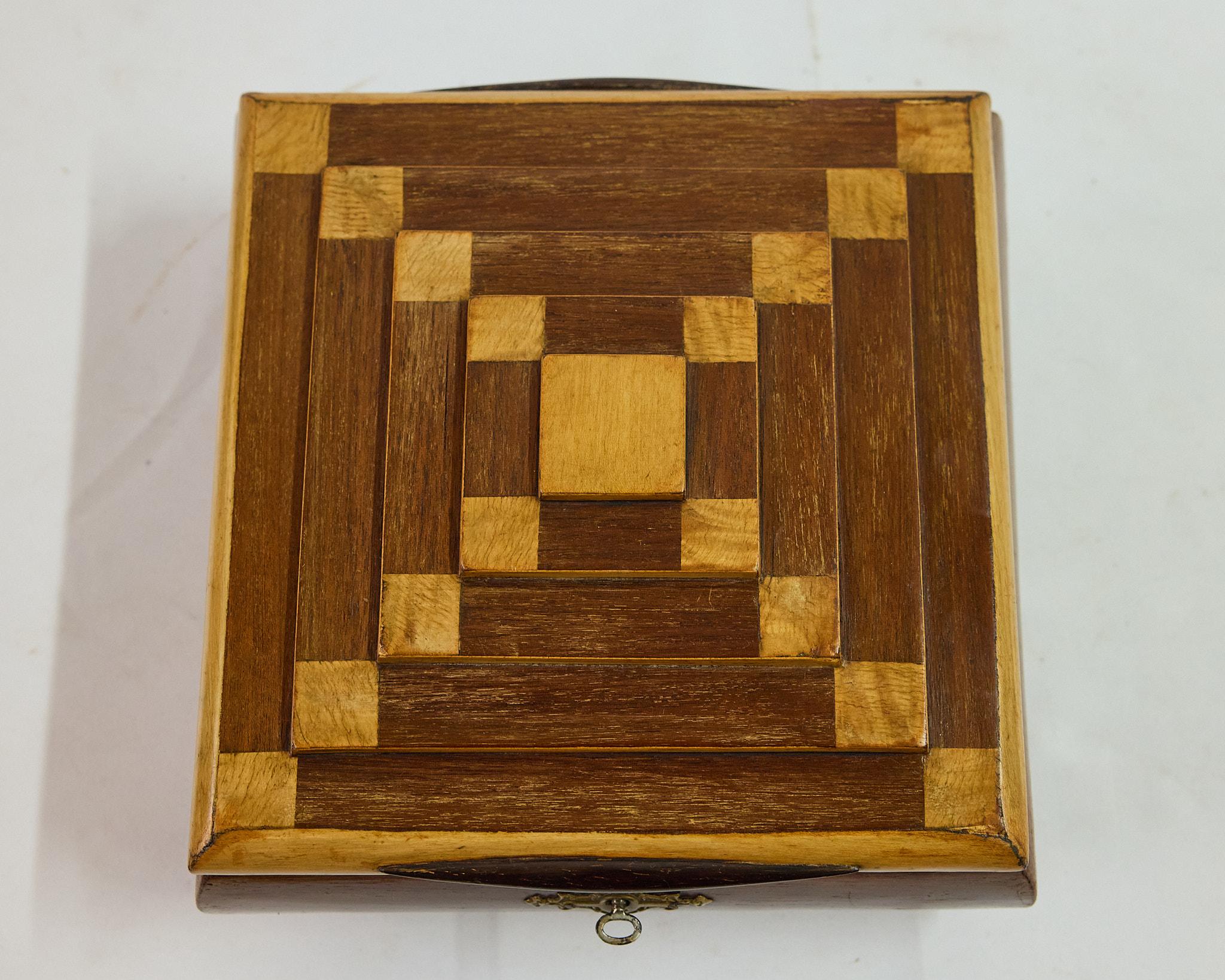 Italian Art Deco Pyramidal Shaped Trinket Box w Mirrored Interior, Circa 1920s For Sale 10