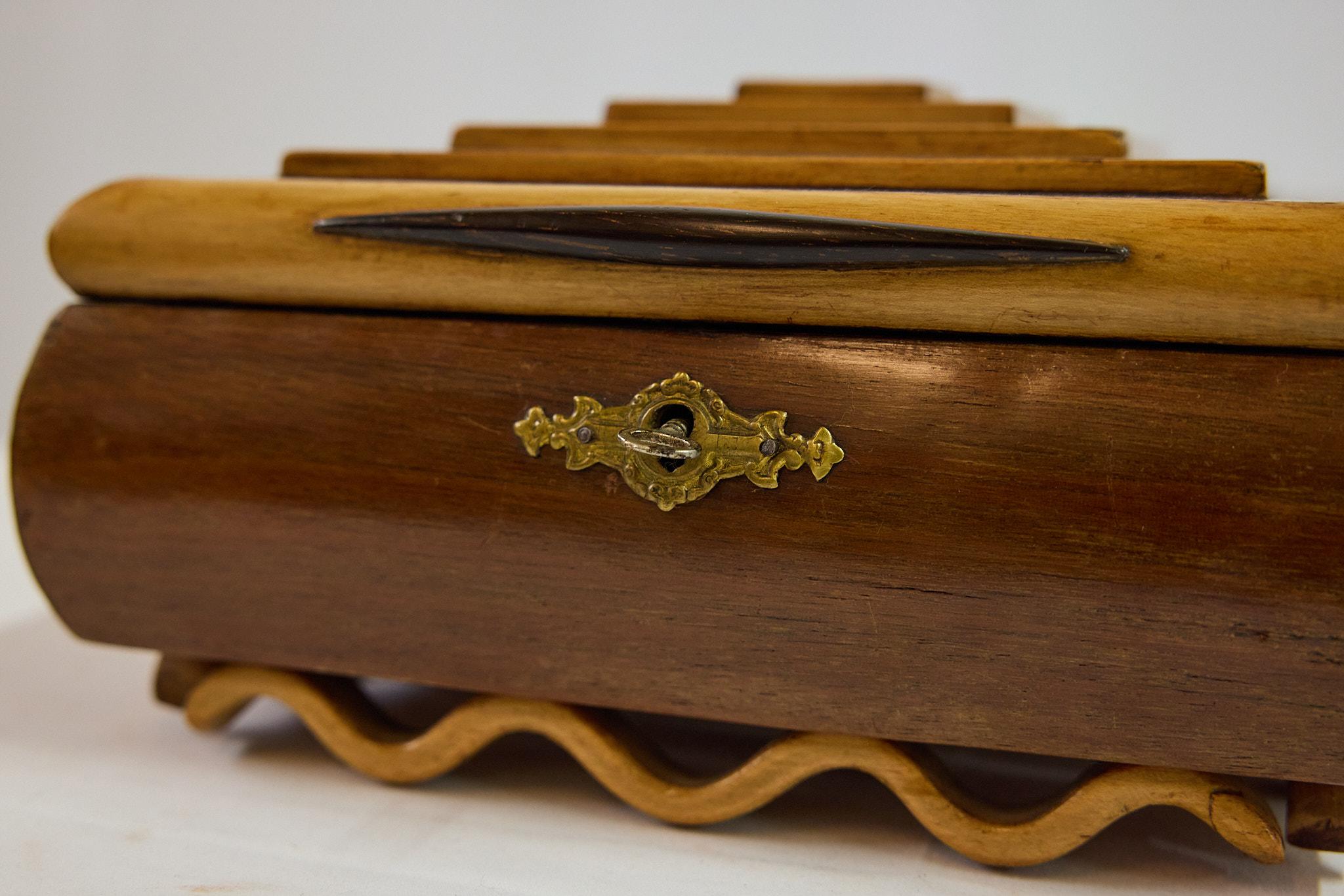 Italian Art Deco Pyramidal Shaped Trinket Box w Mirrored Interior, Circa 1920s For Sale 12