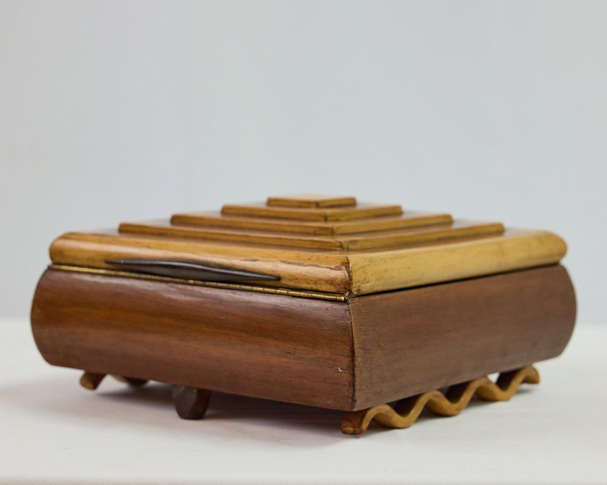 Italian Art Deco Pyramidal Shaped Trinket Box w Mirrored Interior, Circa 1920s For Sale 2