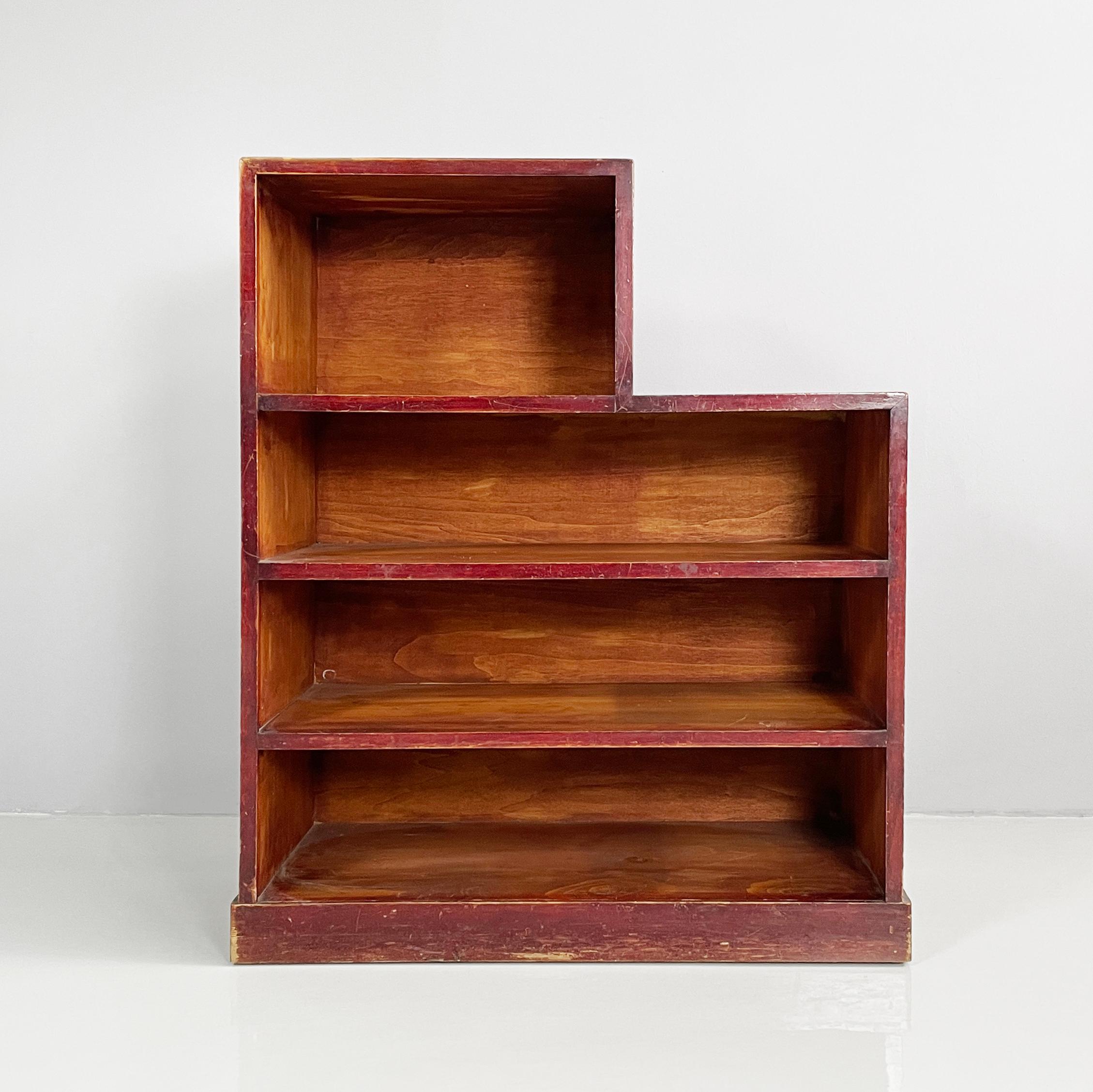 Italian Art Deco rectangular bookcase in red wood, 1940s
Rectangular bookcase entirely in red wood. It has four rectangular shelves, one of which is smaller than the others. Art Deco period.
1940s
Vintage condition. The bookcase has numerous signs