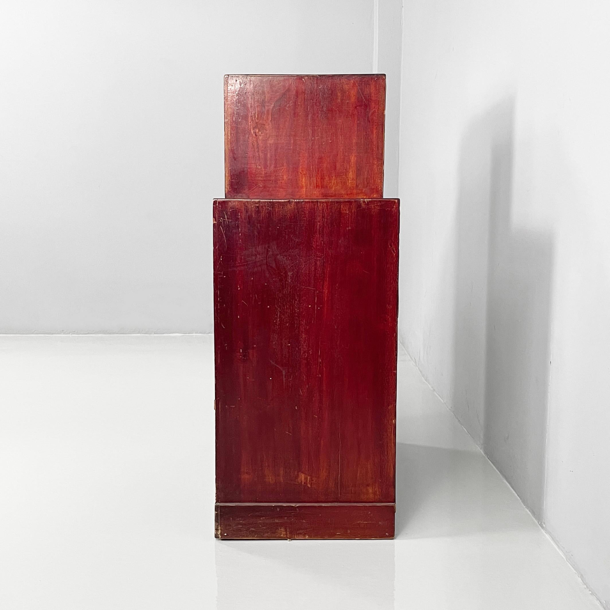 Italian Art Deco rectangular bookcase in red wood, 1940s In Fair Condition For Sale In MIlano, IT
