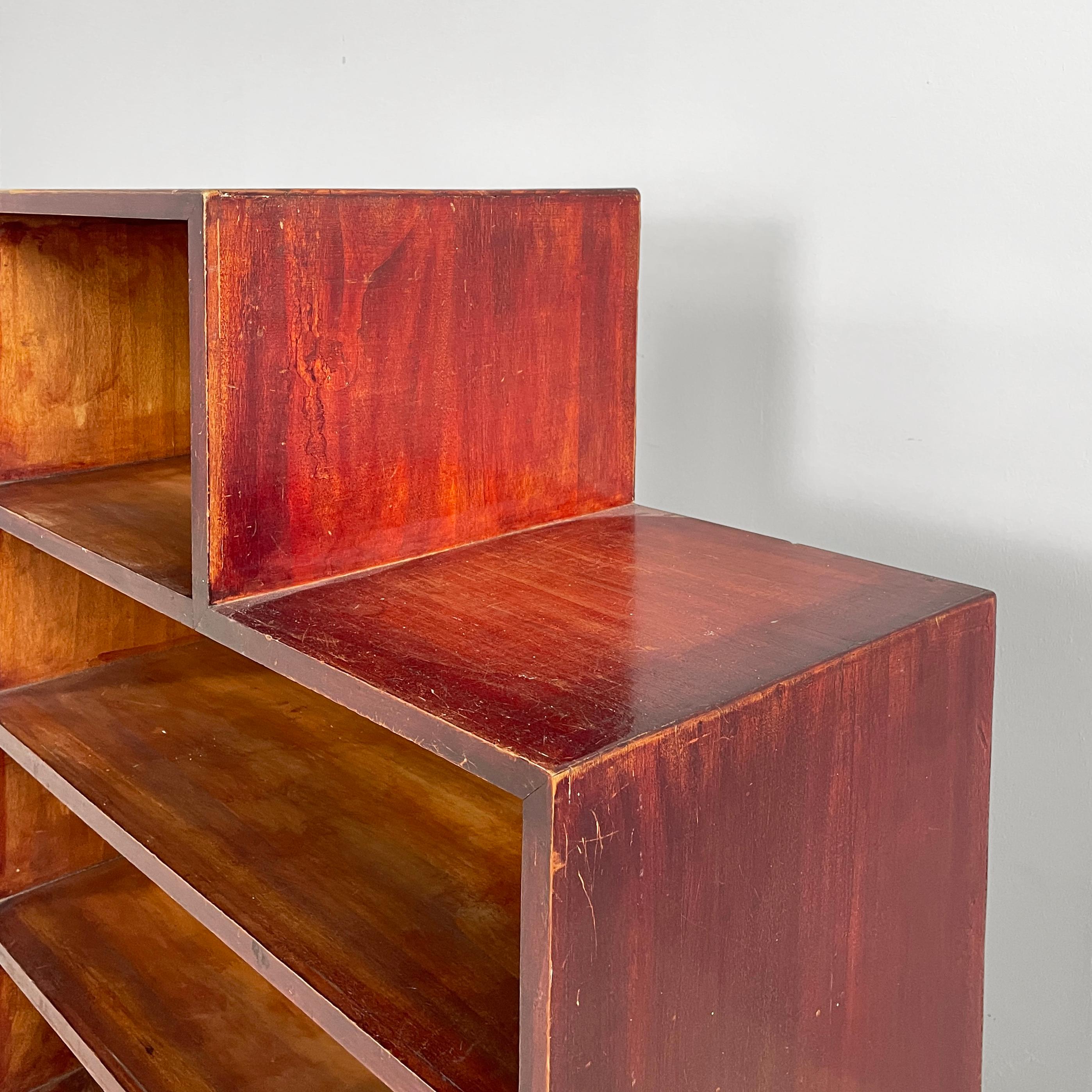 Italian Art Deco rectangular bookcase in red wood, 1940s For Sale 1