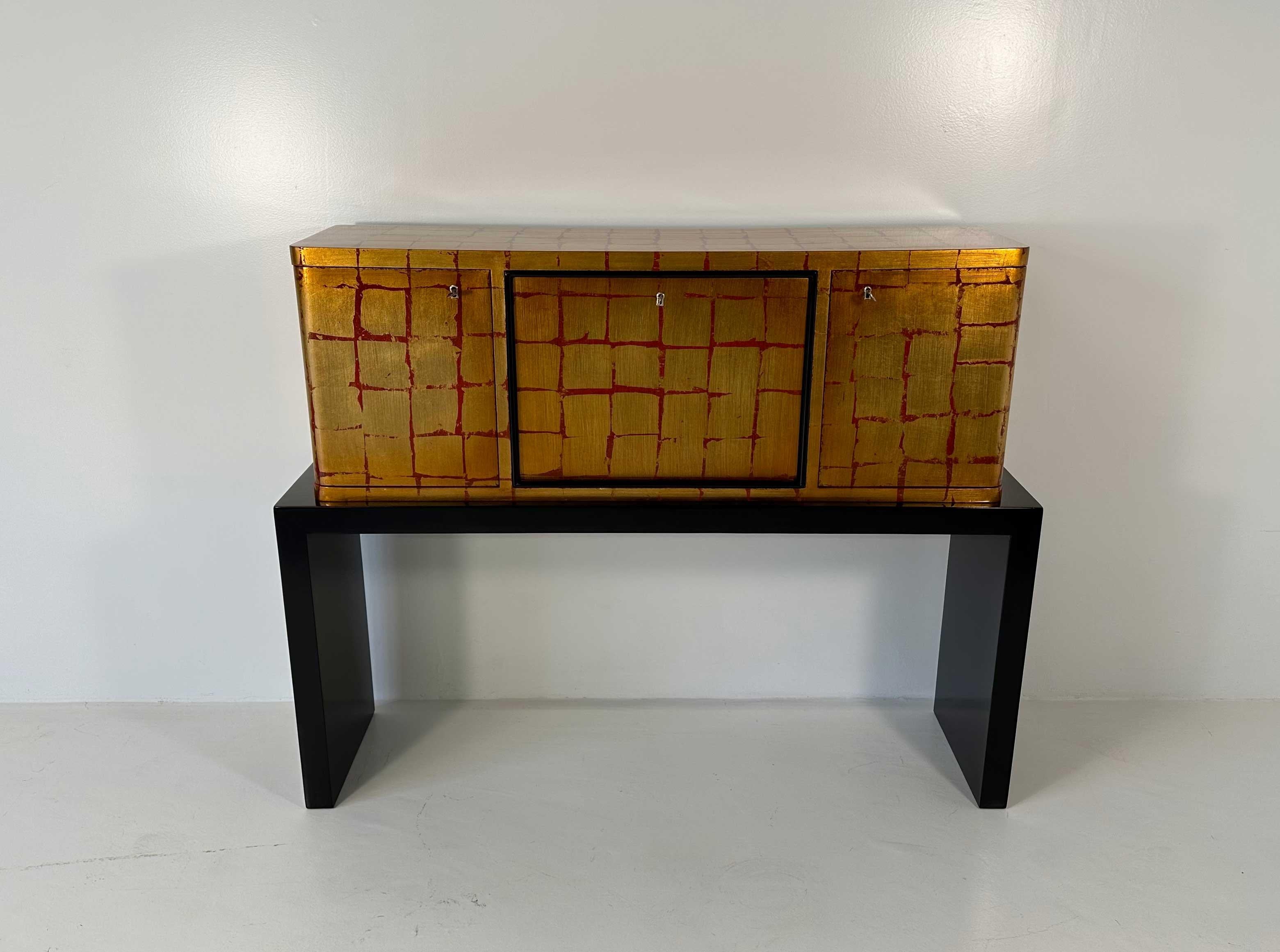 Mid-20th Century Italian Art Deco Red and Black Lacquer and Gold Leaf Cabinet, 1940s For Sale