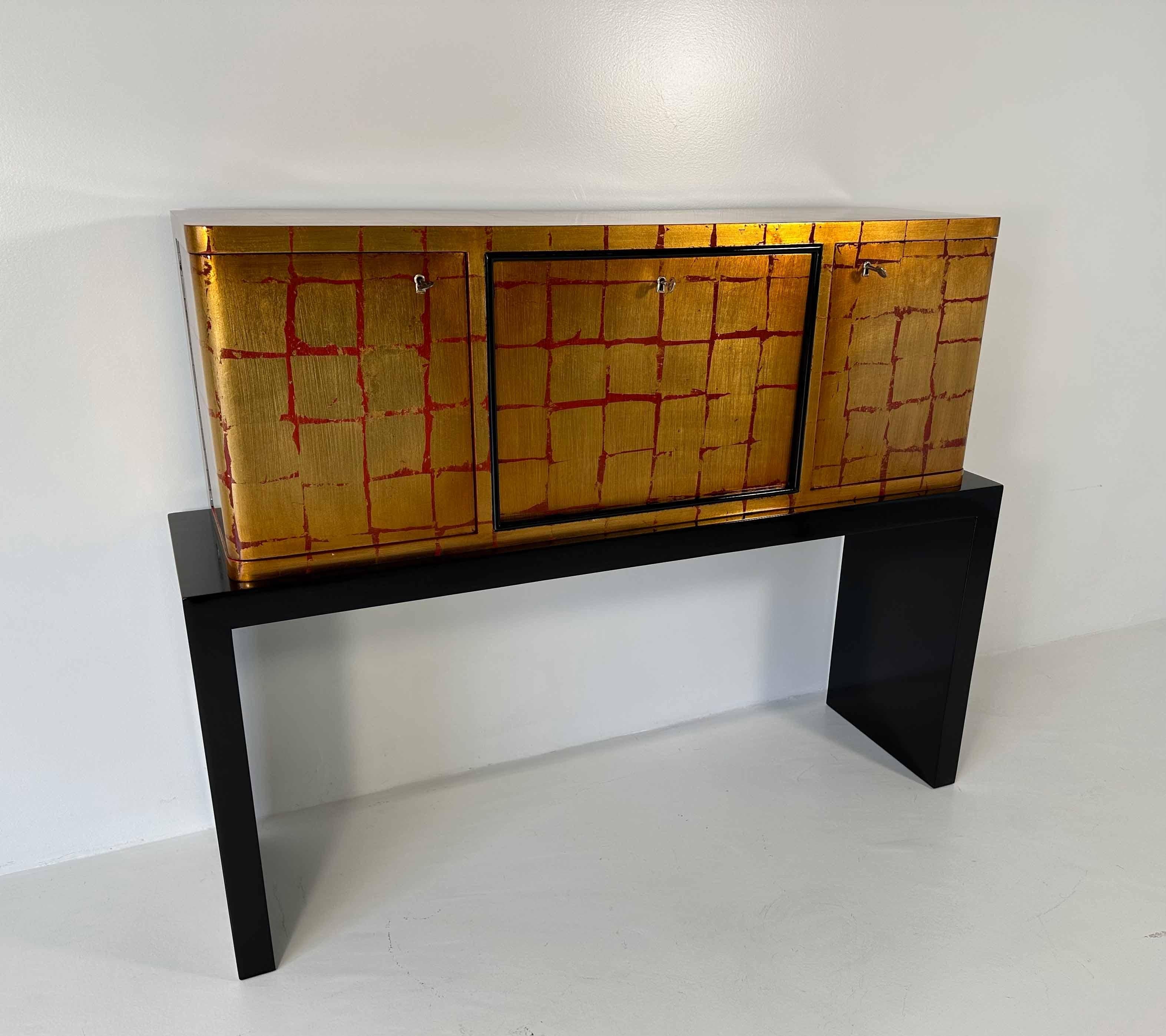 Italian Art Deco Red and Black Lacquer and Gold Leaf Cabinet, 1940s For Sale 1