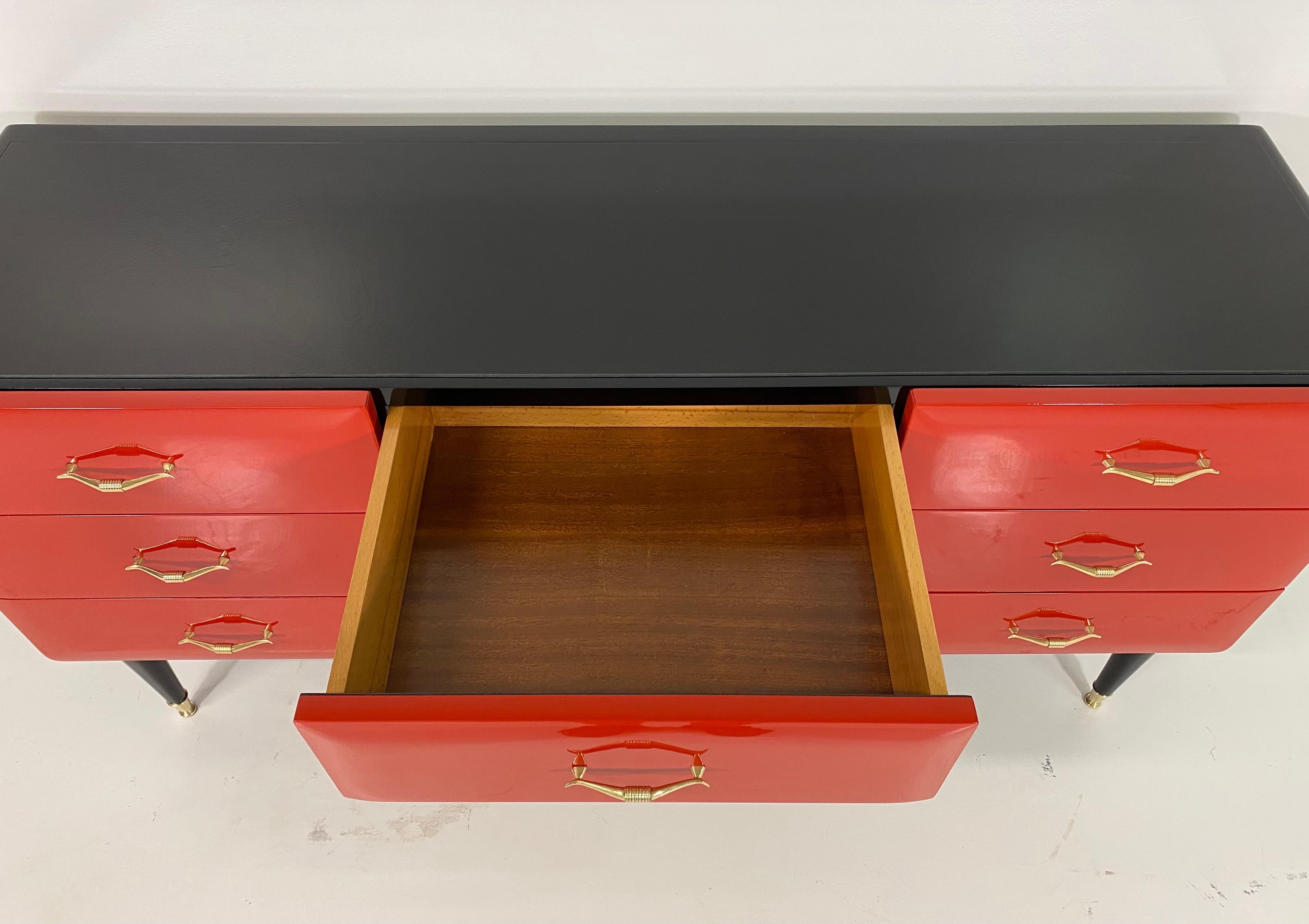 Italian Art Deco Red and Black Lacquer Dresser Attr. to Gio Ponti, 1940s 4