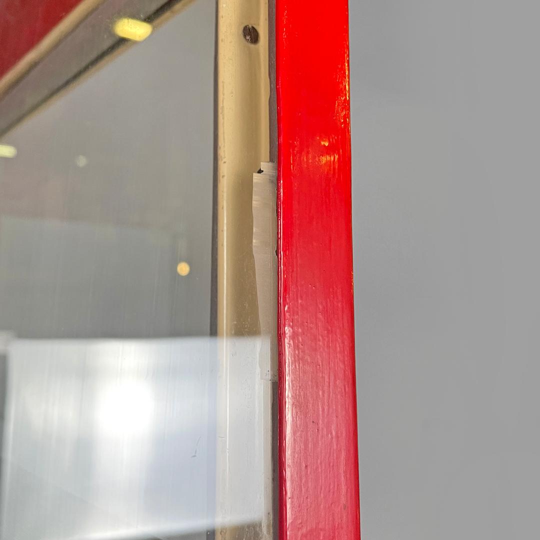 Vitrina italiana Art Decó roja de metal pintado de rojo y cristal transparente, años 40 en venta 7