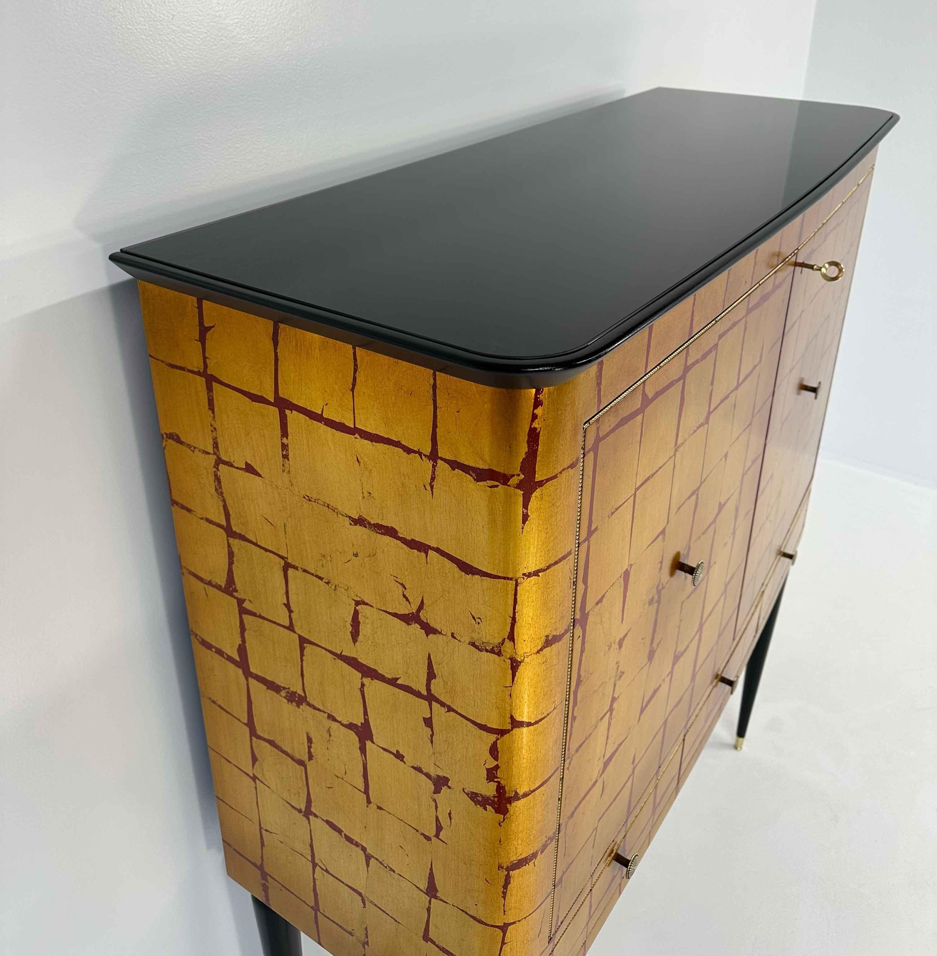 Meuble bar Art déco italien à feuilles d'or par 'Permanente Mobili Cantù', années 1950 en vente 2