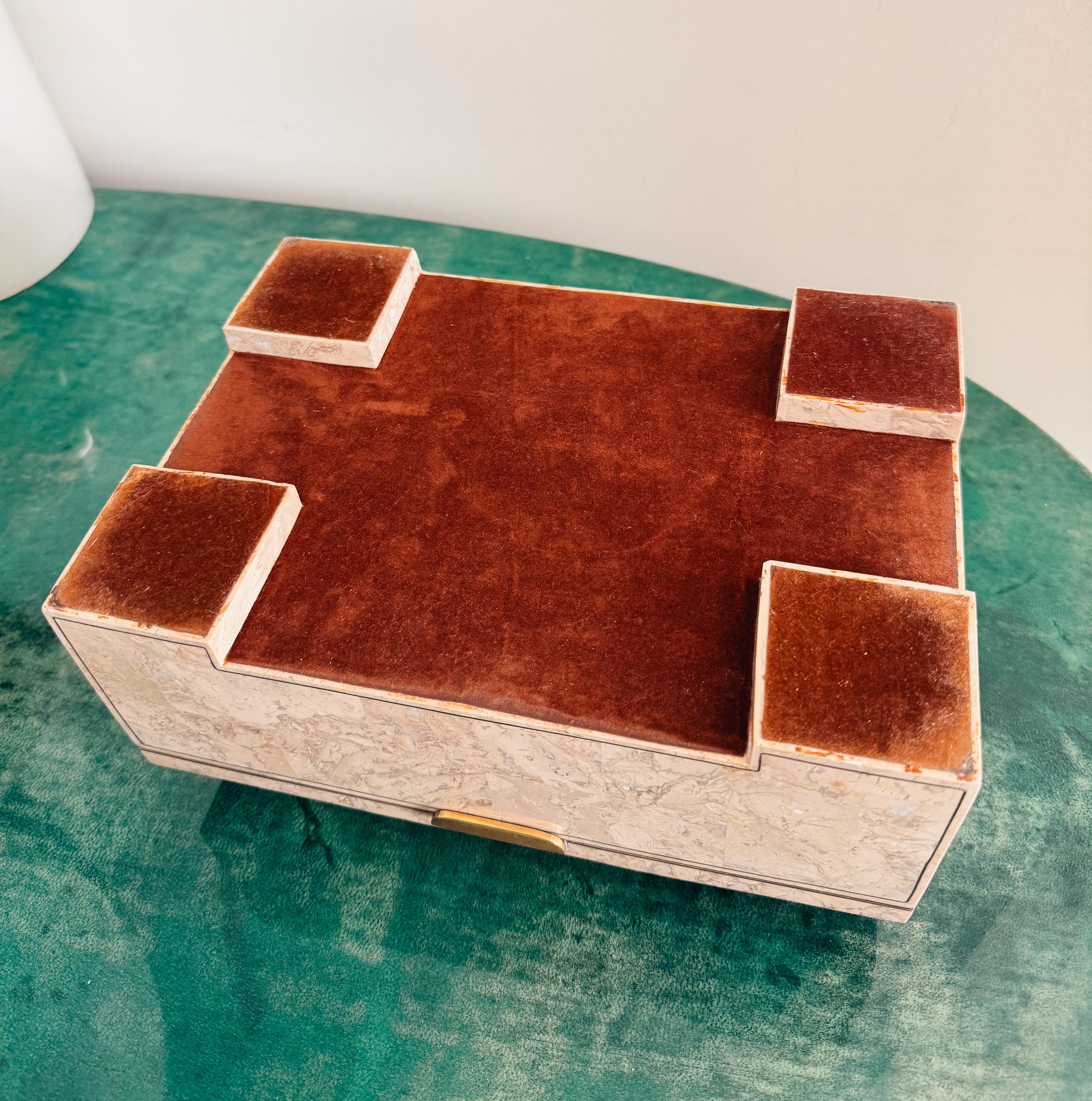 Italian Art Deco Revival Fossil Limestone & Brass Box, Mahogany Interior 1970s en vente 8
