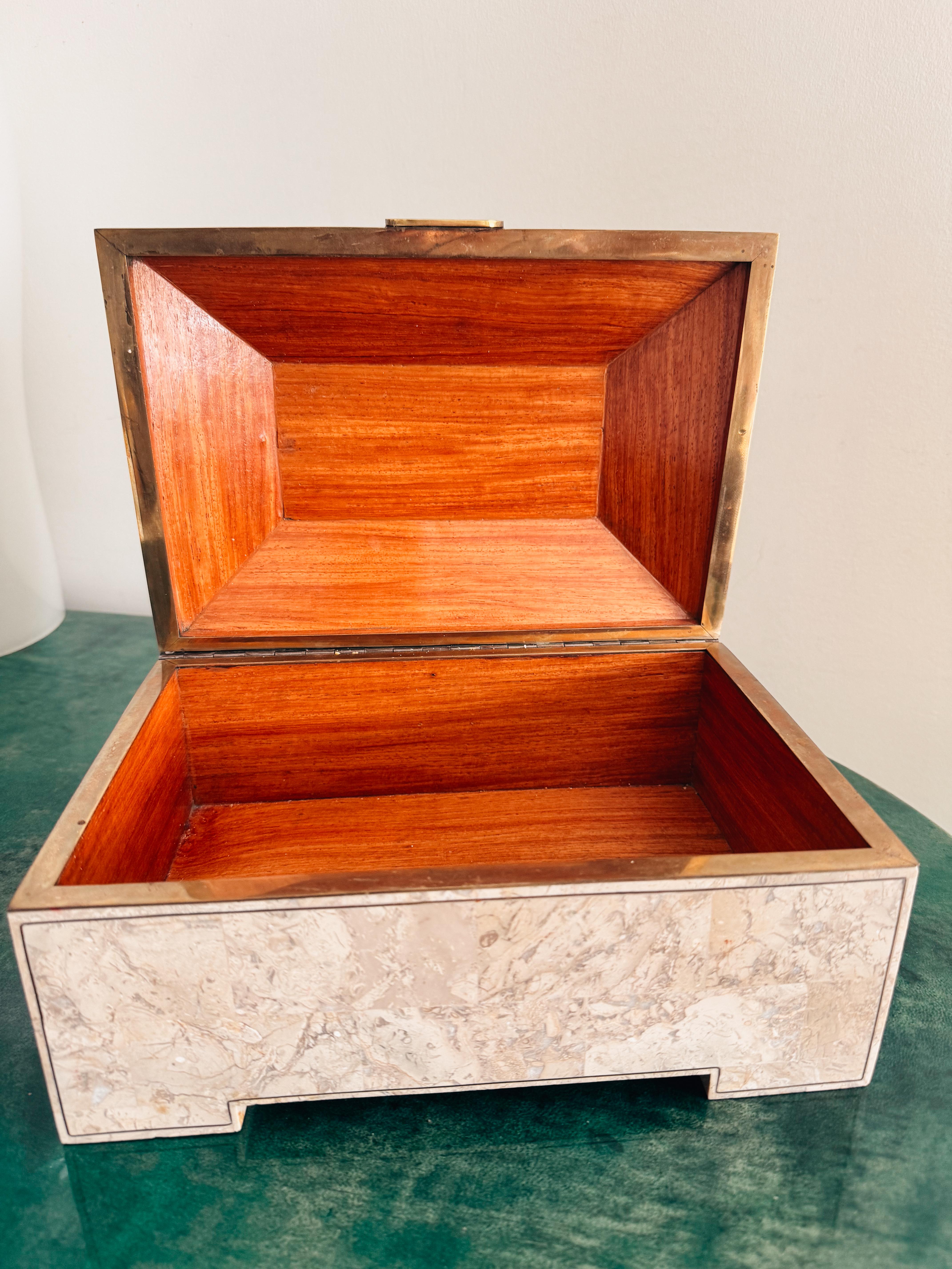 italien Italian Art Deco Revival Fossil Limestone & Brass Box, Mahogany Interior 1970s en vente