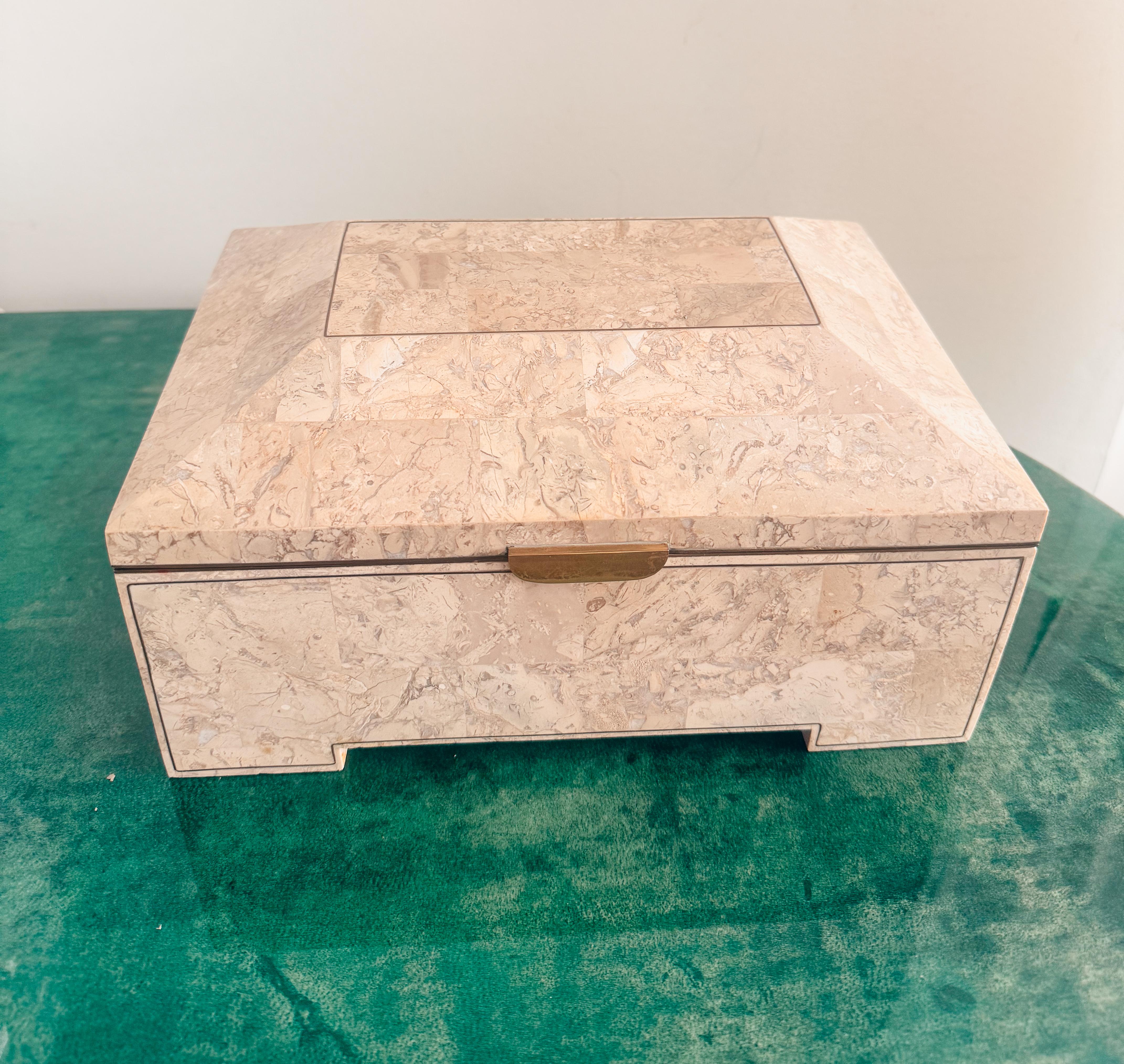 Fait main Italian Art Deco Revival Fossil Limestone & Brass Box, Mahogany Interior 1970s en vente