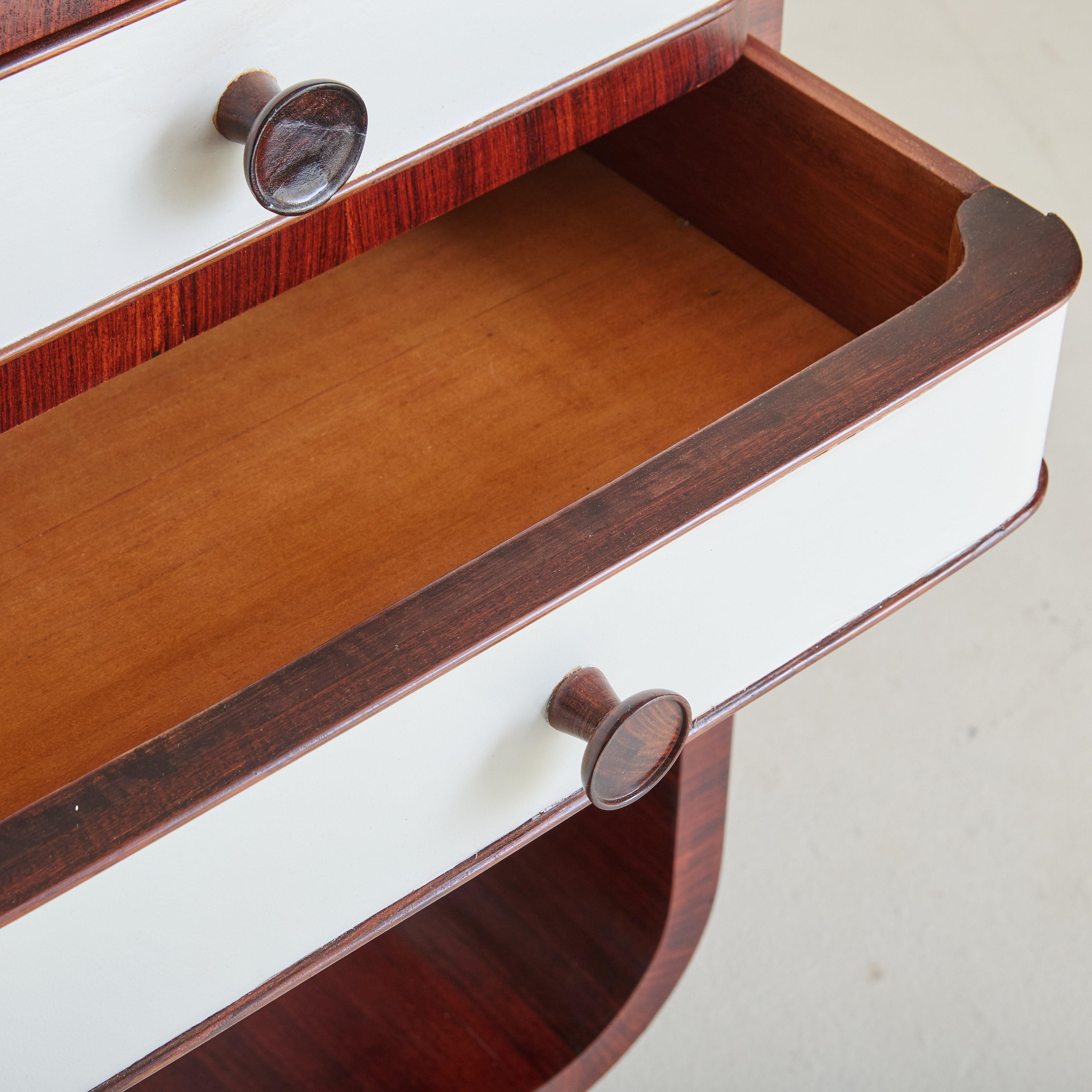 Italian Art Deco Rosewood Veneer Console with Vegan Leather Drawers + Glass Top im Angebot 3