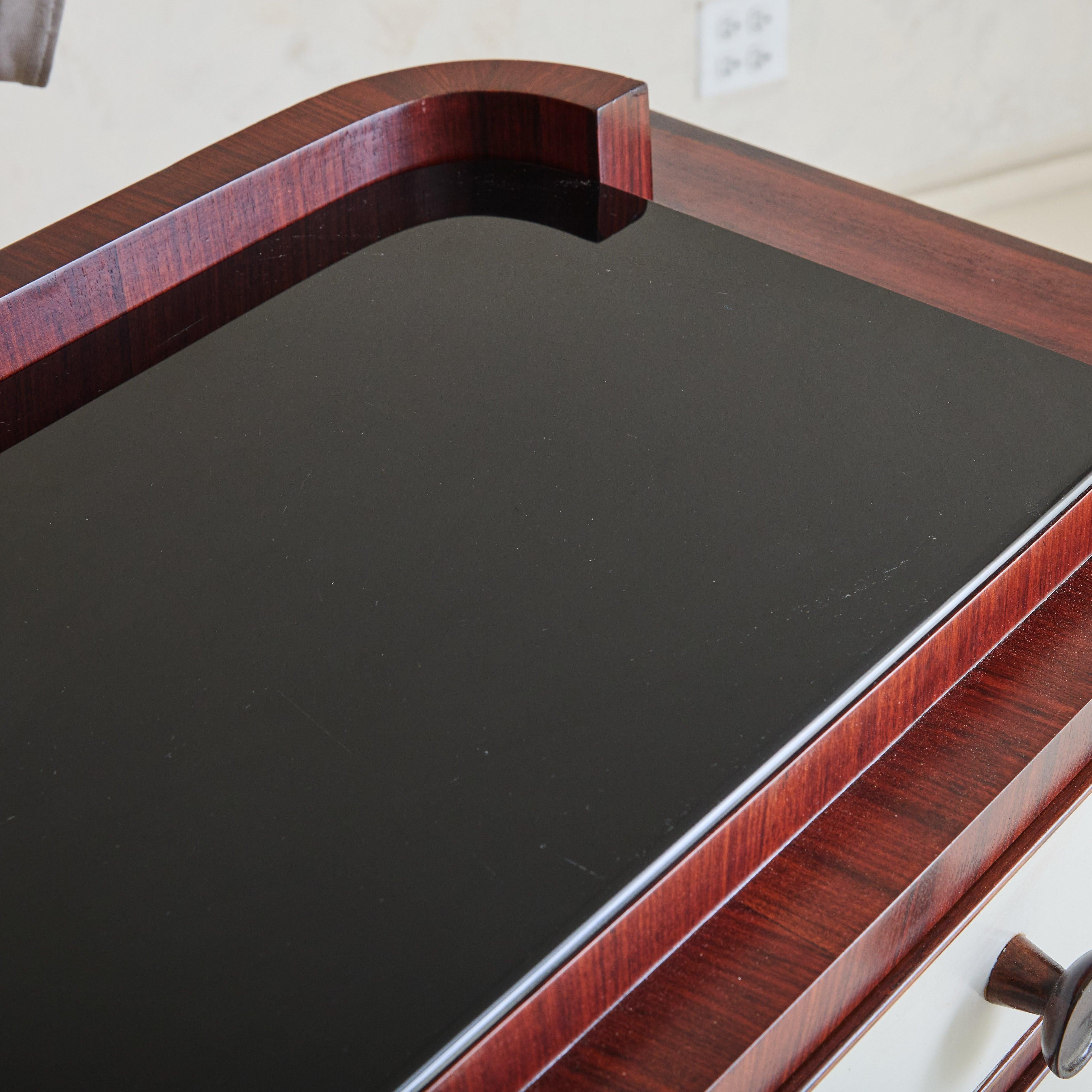 Italian Art Deco Rosewood Veneer Console with Vegan Leather Drawers + Glass Top (Spiegel) im Angebot