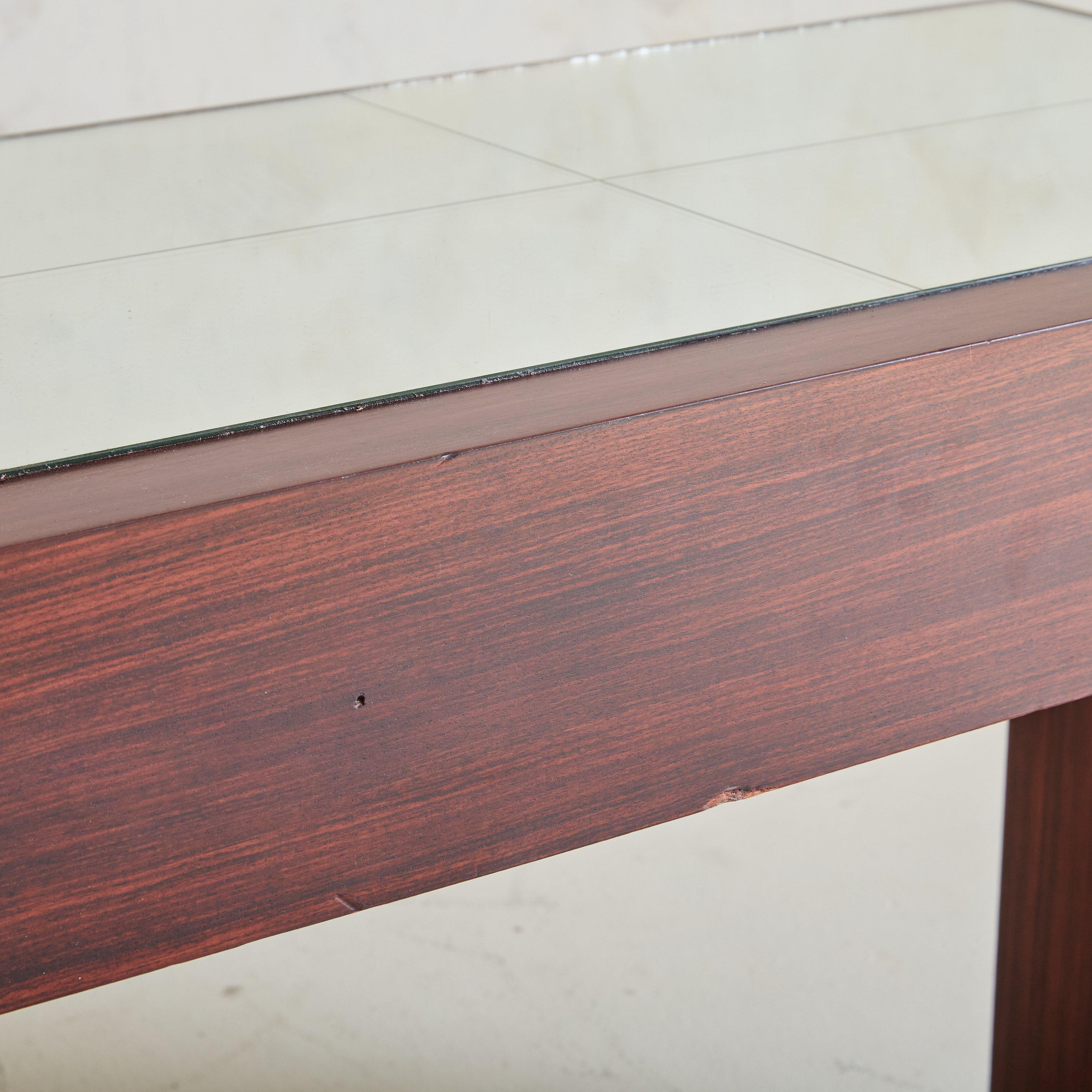 Italian Art Deco Rosewood Veneer Vanity with Vegan Leather Drawers + Mirror Top (Mitte des 20. Jahrhunderts) im Angebot