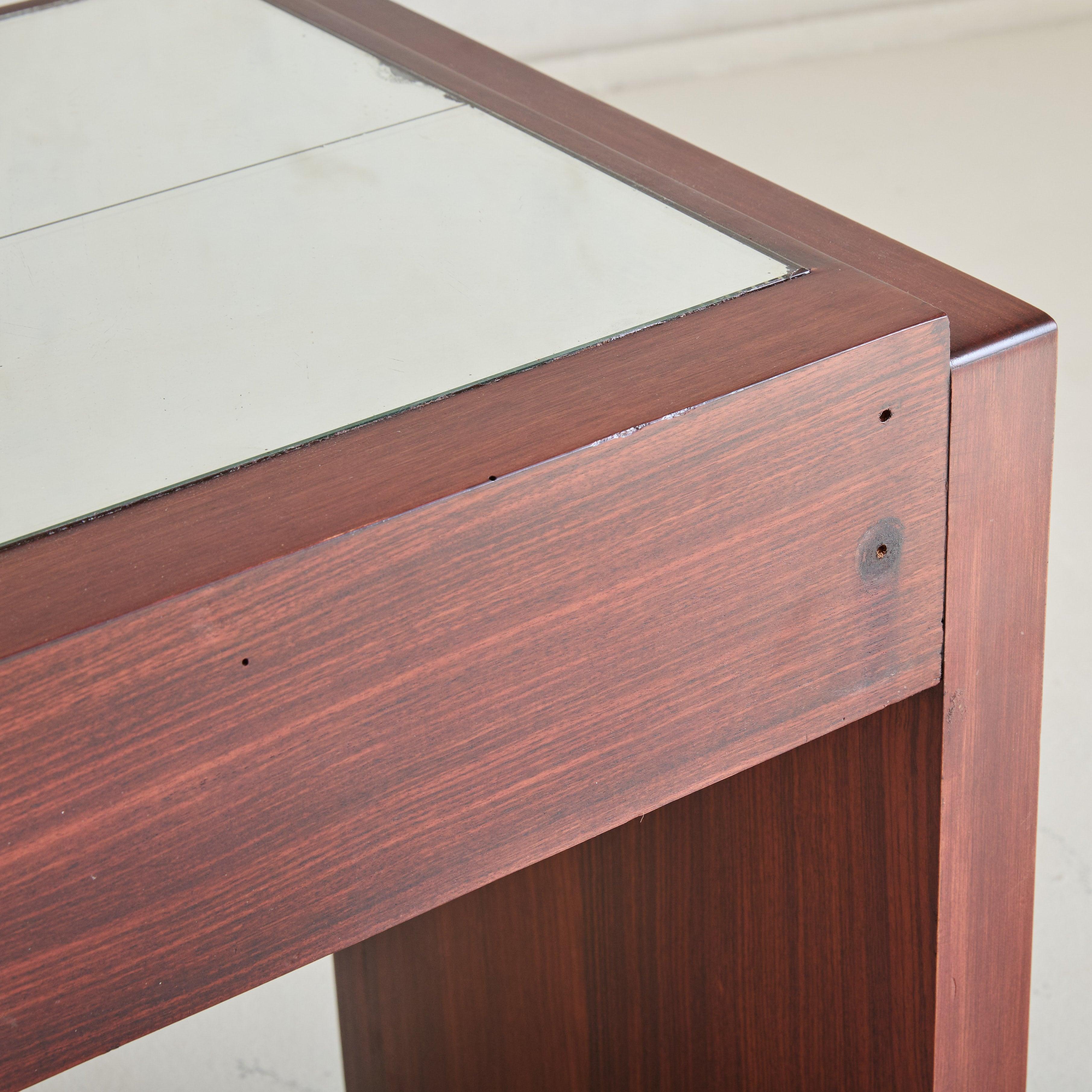 Italian Art Deco Rosewood Veneer Vanity with Vegan Leather Drawers + Mirror Top (Spiegel) im Angebot