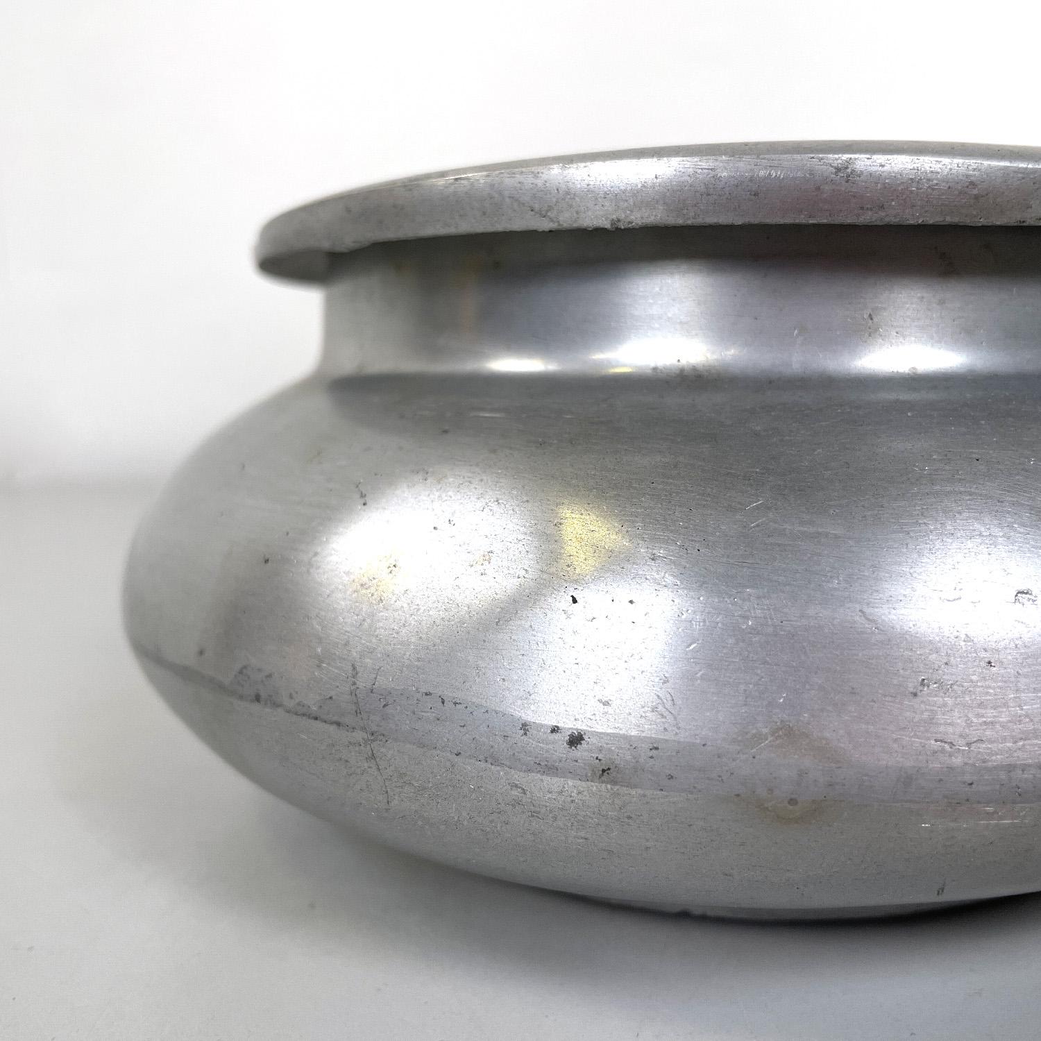 Italian Art Deco round aluminum ashtray with removable top, 1930s For Sale 1