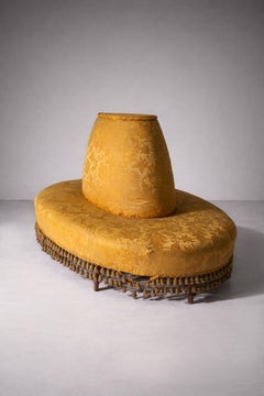 Italian Art Deco round boudoir sofa in original golden satin fabric with tassels