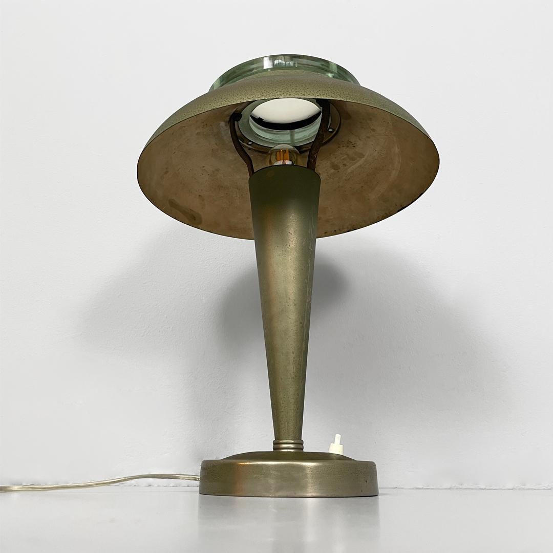 Italienische runde Tischlampe aus Messing und Glas, 1930er Jahre, Art Deco im Zustand „Relativ gut“ im Angebot in MIlano, IT