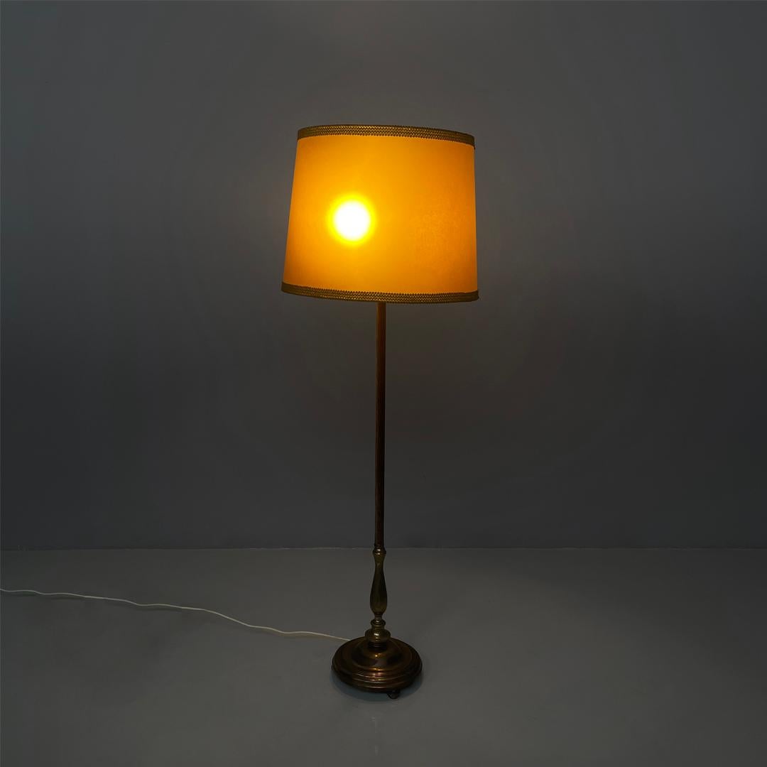 Italian Art Deco round velvet and brass floor lamp, 1940s For Sale 7