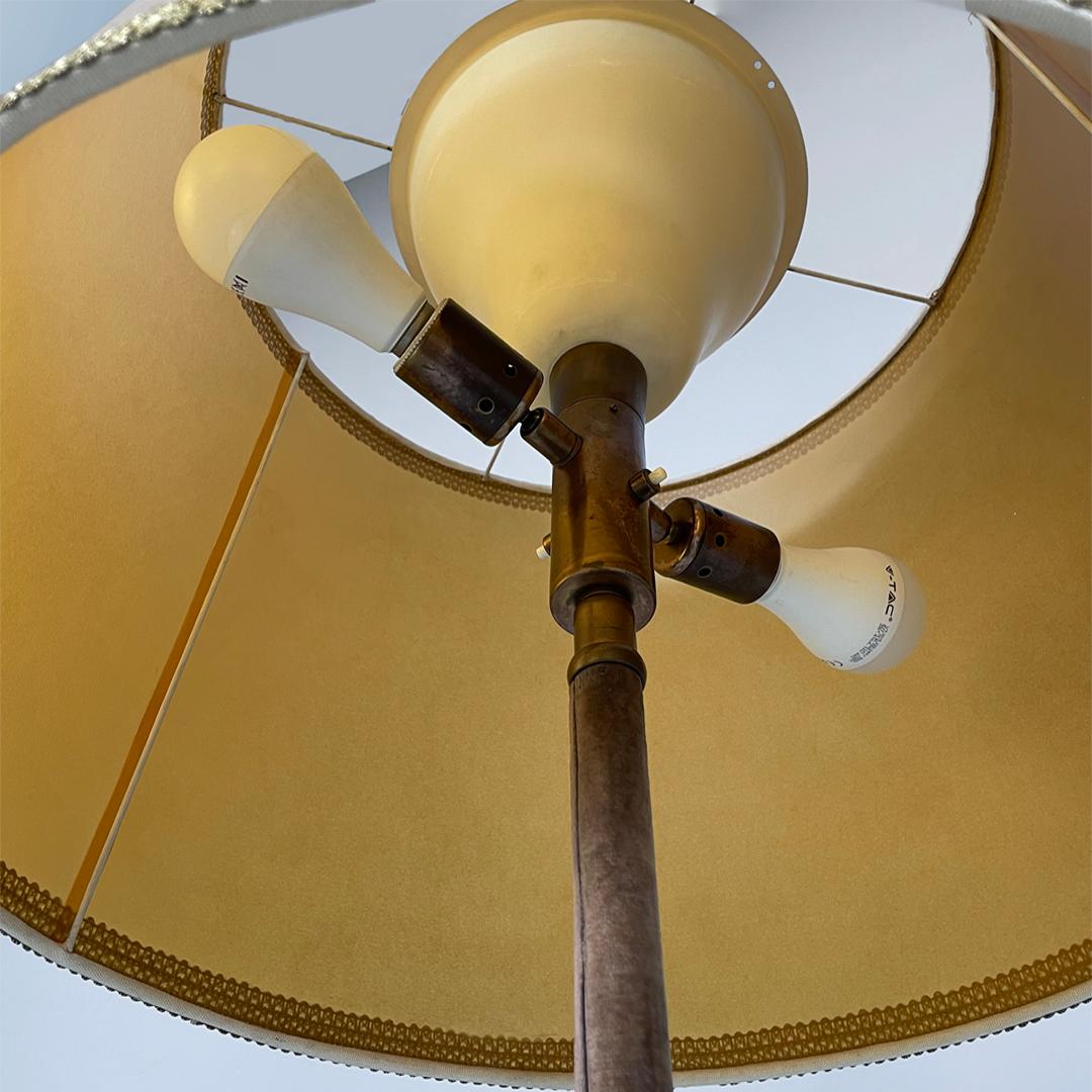 Mid-20th Century Italian Art Deco round velvet and brass floor lamp, 1940s For Sale