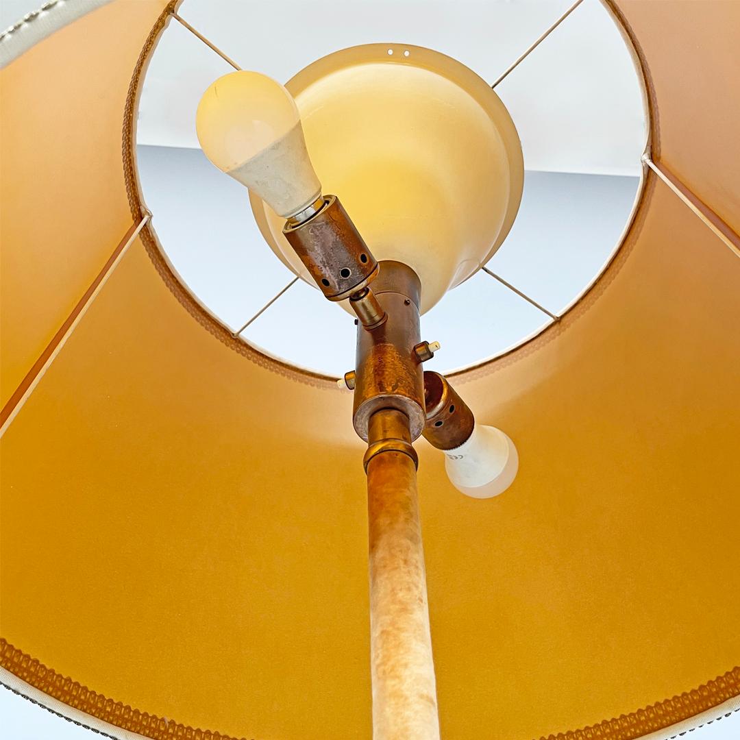 Italian Art Deco round velvet and brass floor lamp, 1940s For Sale 2