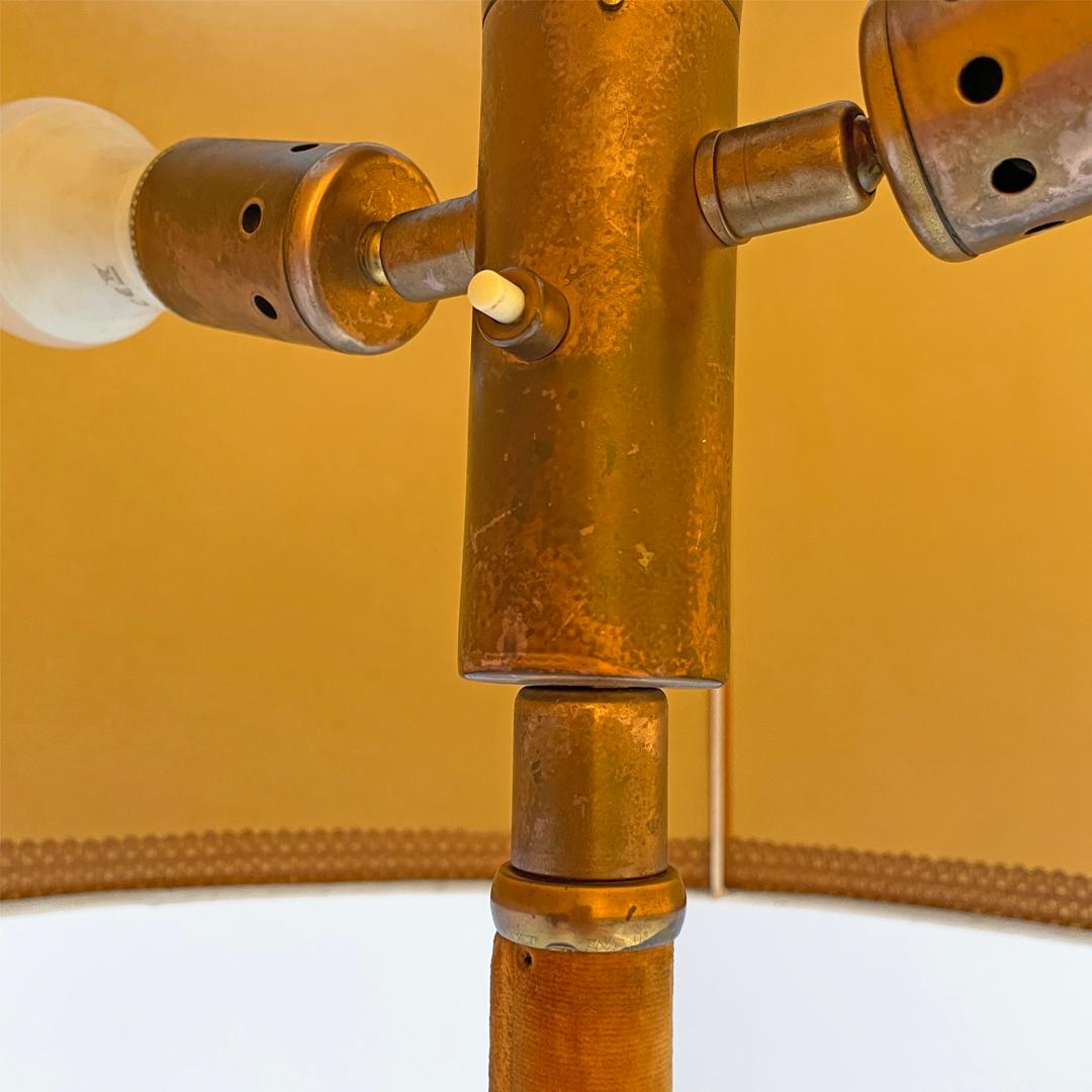Italian Art Deco round velvet and brass floor lamp, 1940s For Sale 3